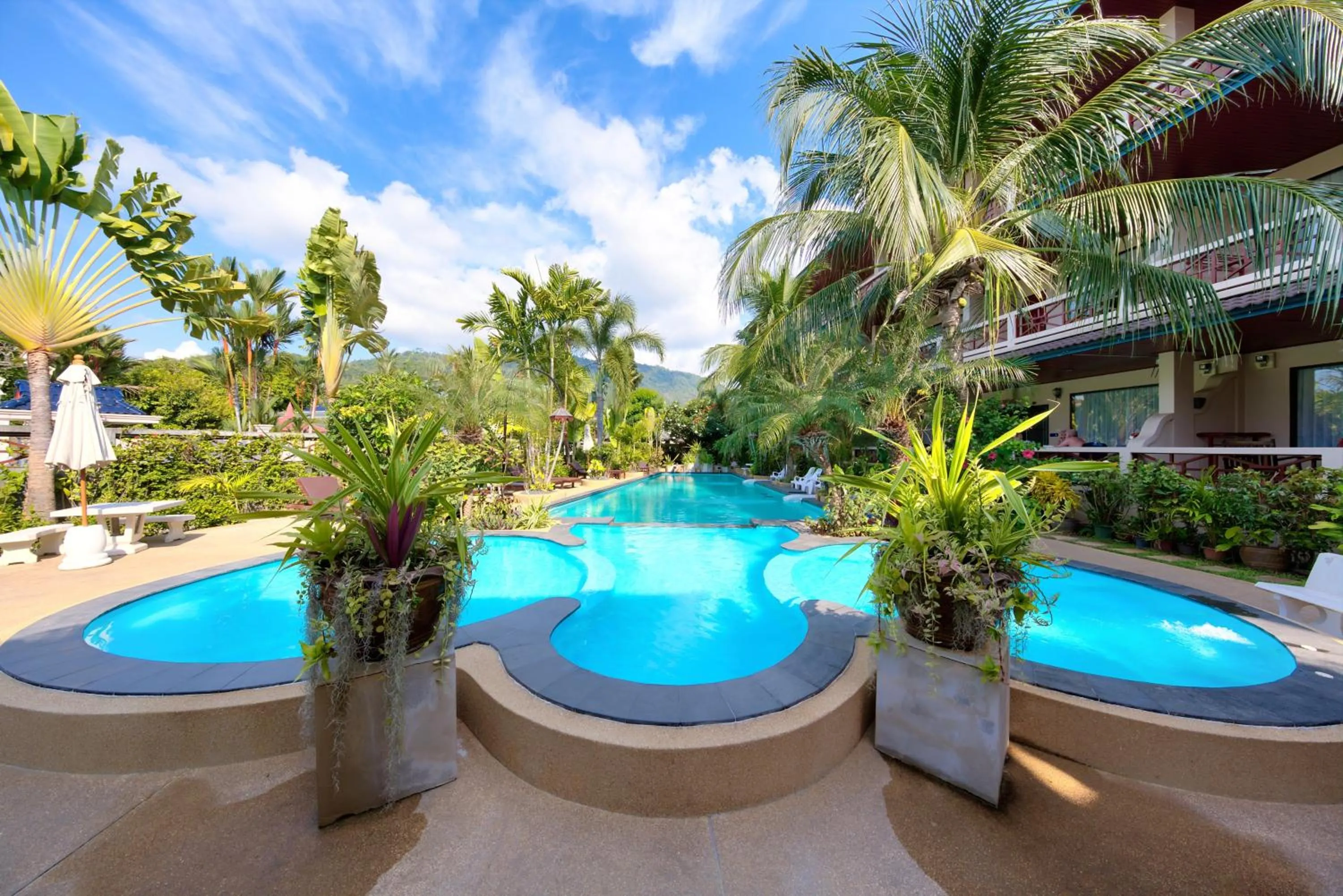 Swimming pool in Aumpai Luxury