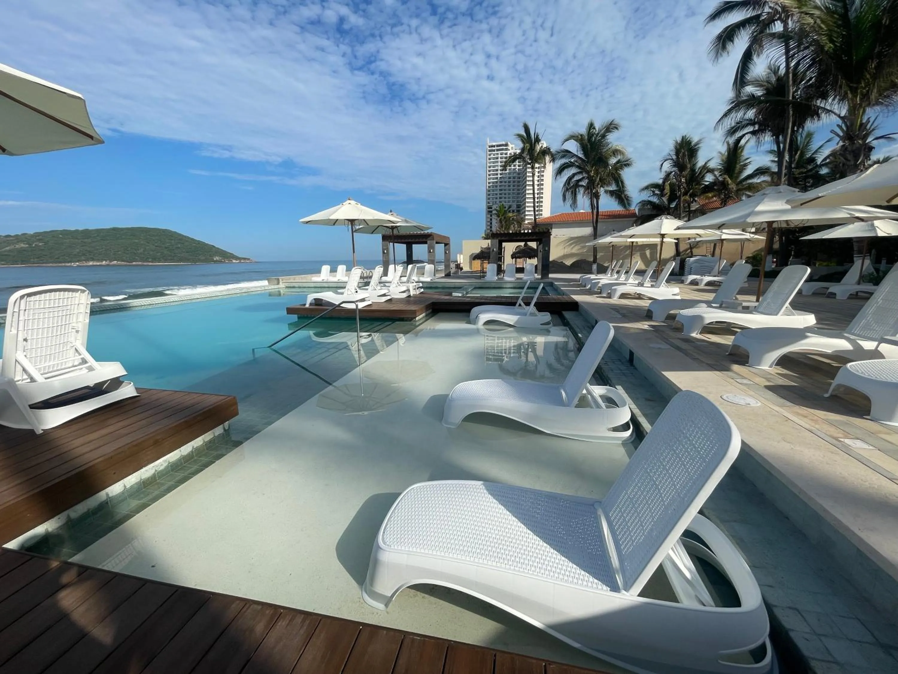 Swimming pool in The Palms Resort of Mazatlan