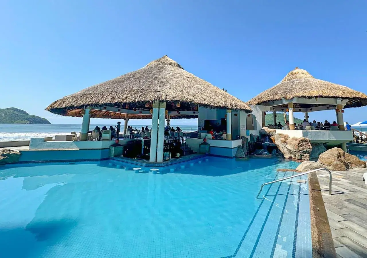 Swimming pool in The Palms Resort of Mazatlan Swimming pool in The Palms Resort of Mazatlan