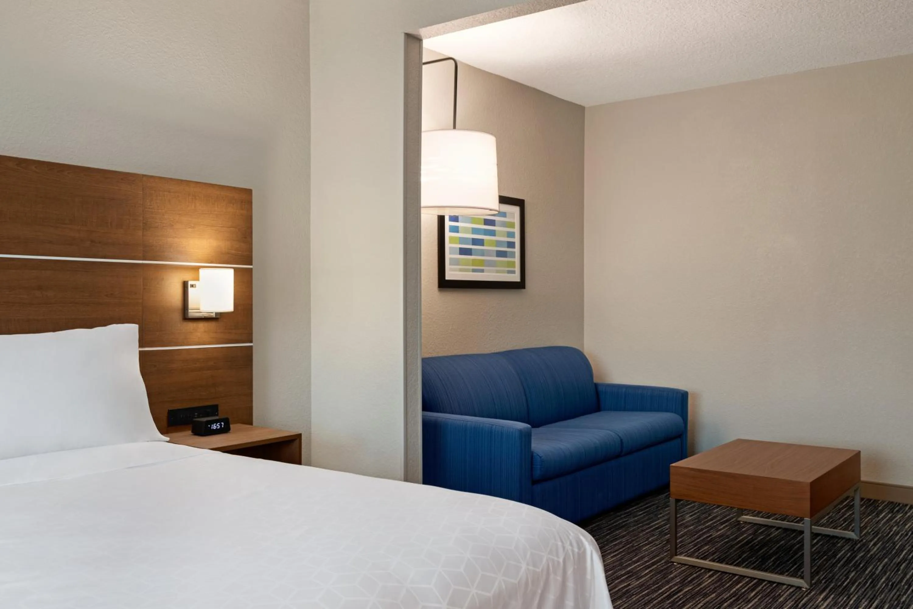 Photo of the whole room, Bed in Holiday Inn Express & Suites Pembroke Pines-Sheridan St by IHG