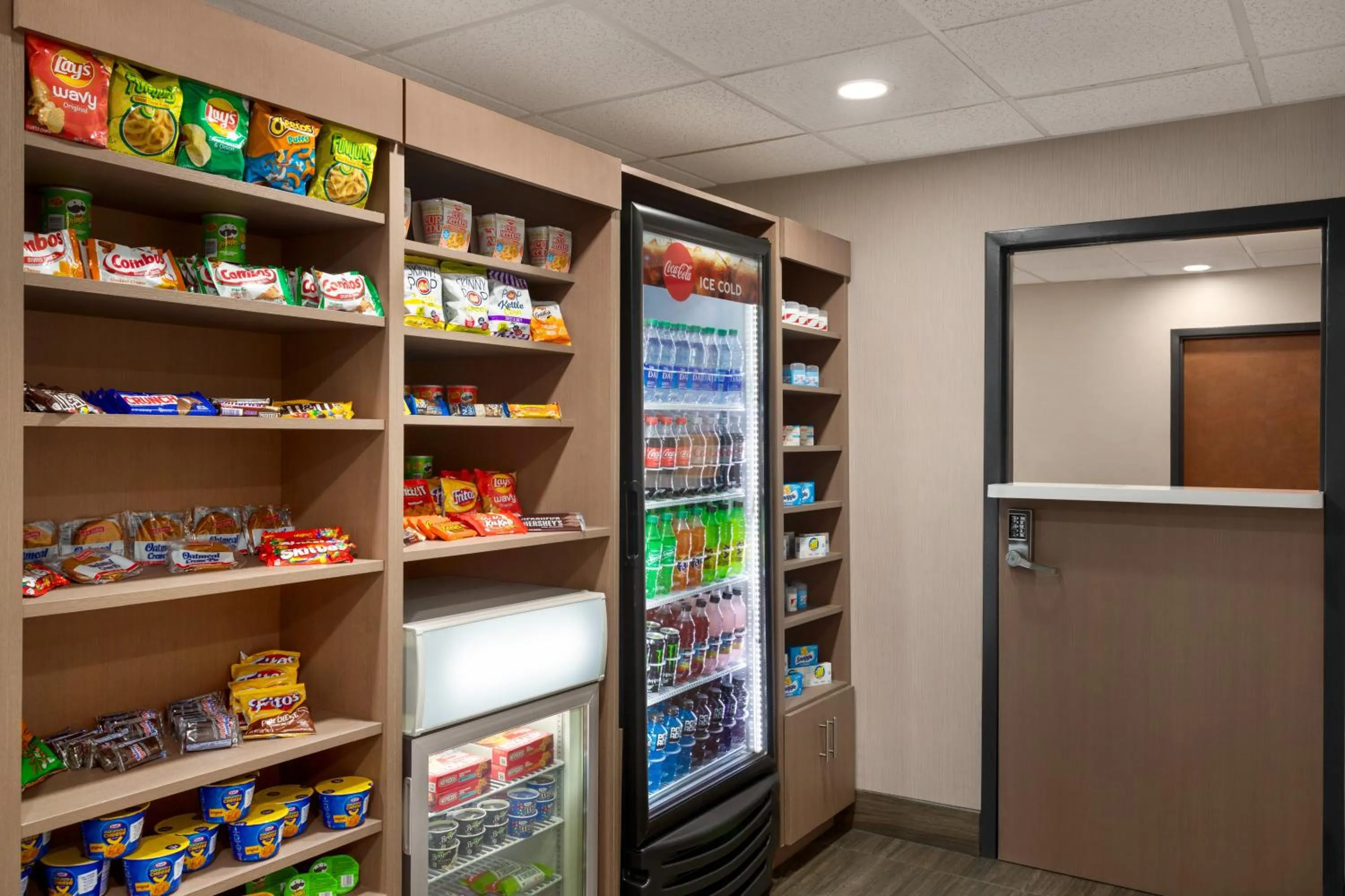 Drinks in Holiday Inn Express & Suites Pembroke Pines-Sheridan St by IHG