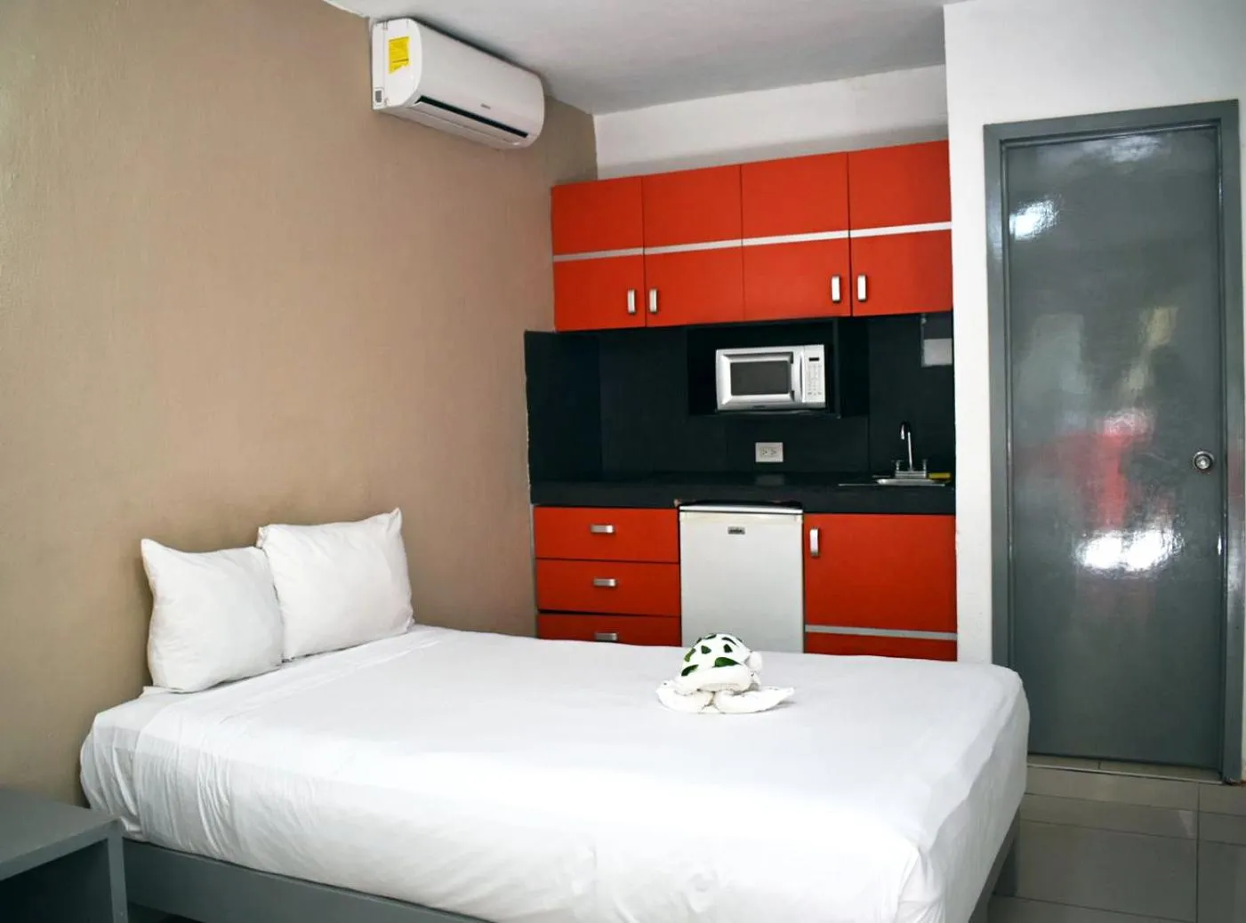 Kitchen or kitchenette, Bed in Hotel Maya Turquesa