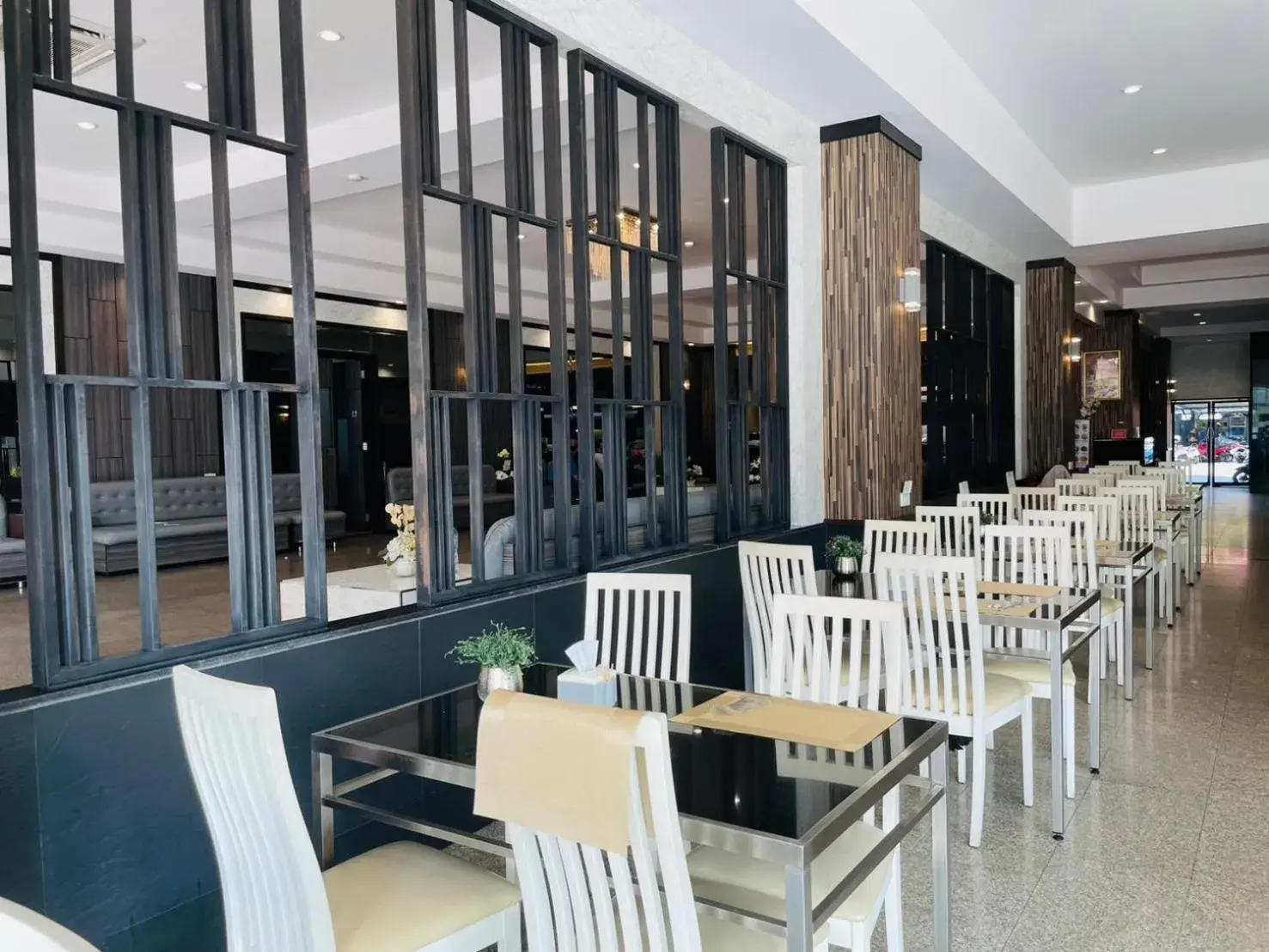 Restaurant/places to eat in The Grand Day Night Restaurant/places to eat in The Grand Day Night