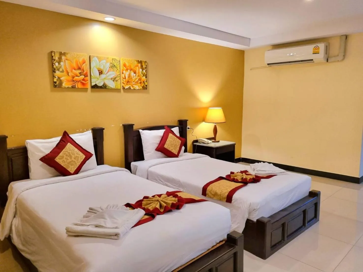 Bedroom, Bed in The Grand Day Night