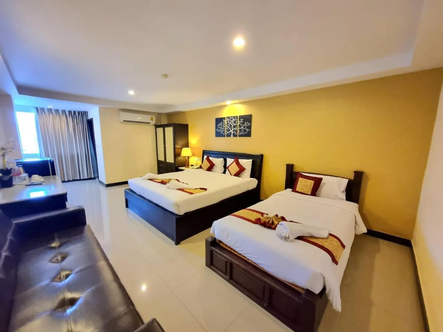 Bedroom, Bed in The Grand Day Night