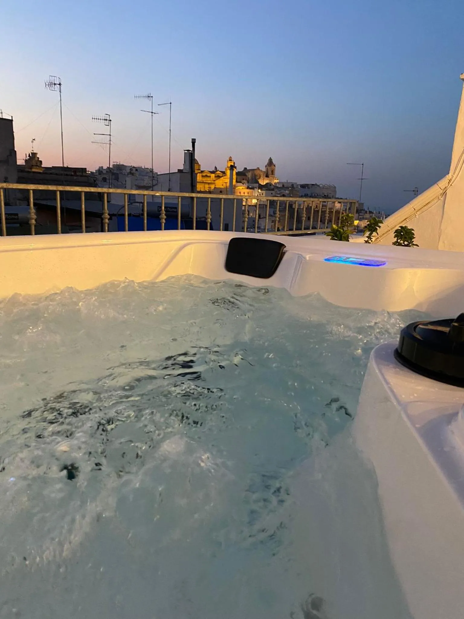 Hot Tub in Ostuni 21mq Homes