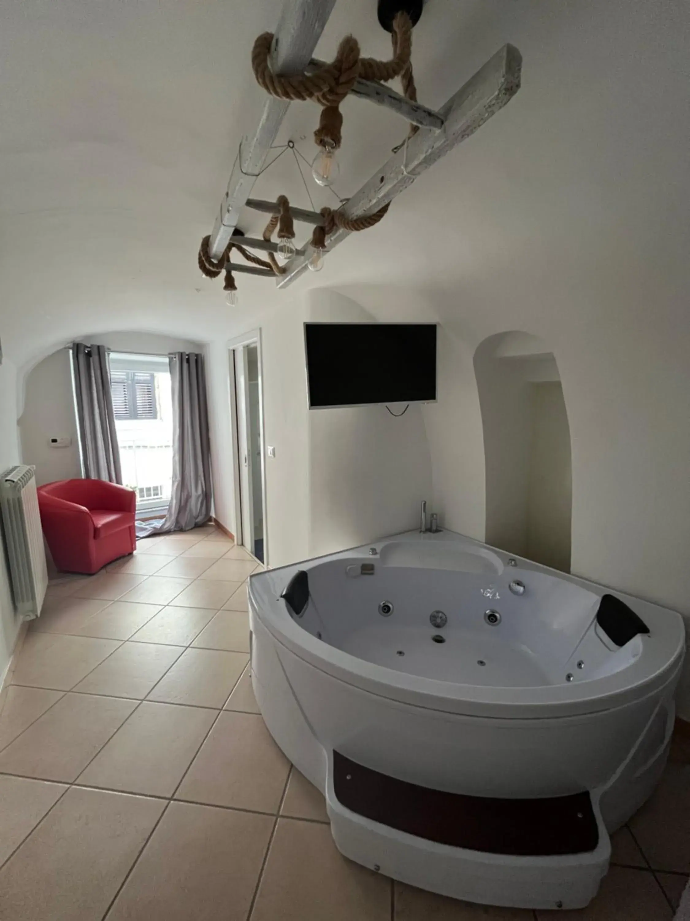 Deluxe Double or Twin Room with Spa Bath in Ostuni 21mq Suite Homes Deluxe Double or Twin Room with Spa Bath in Ostuni 21mq Suite Homes