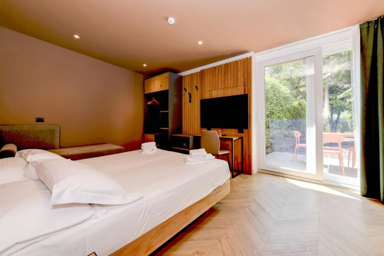 Bed in Best Western Hotel Arya