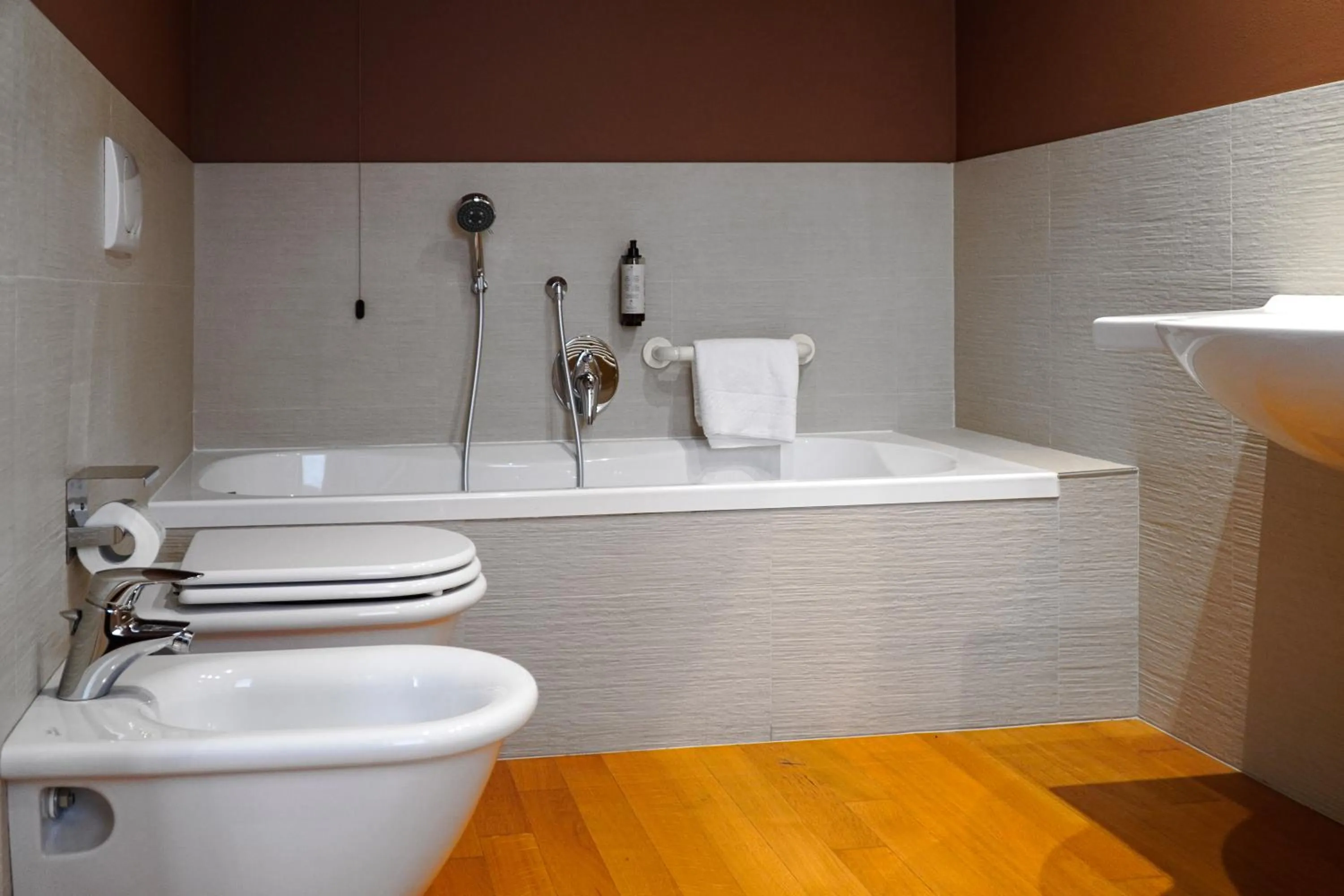 Bath in Hotel Arya by Mauro