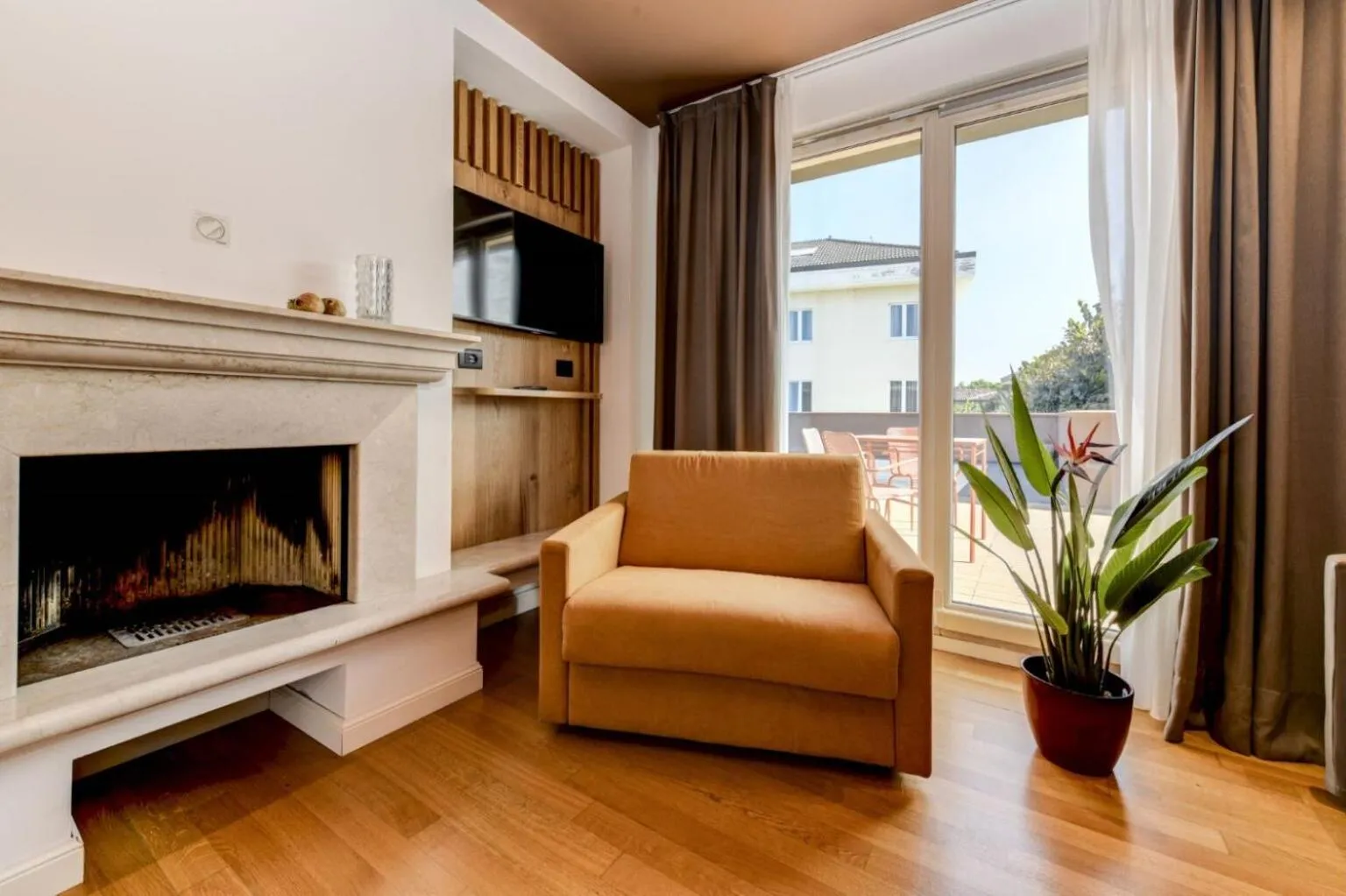 TV and multimedia in Best Western Hotel Arya