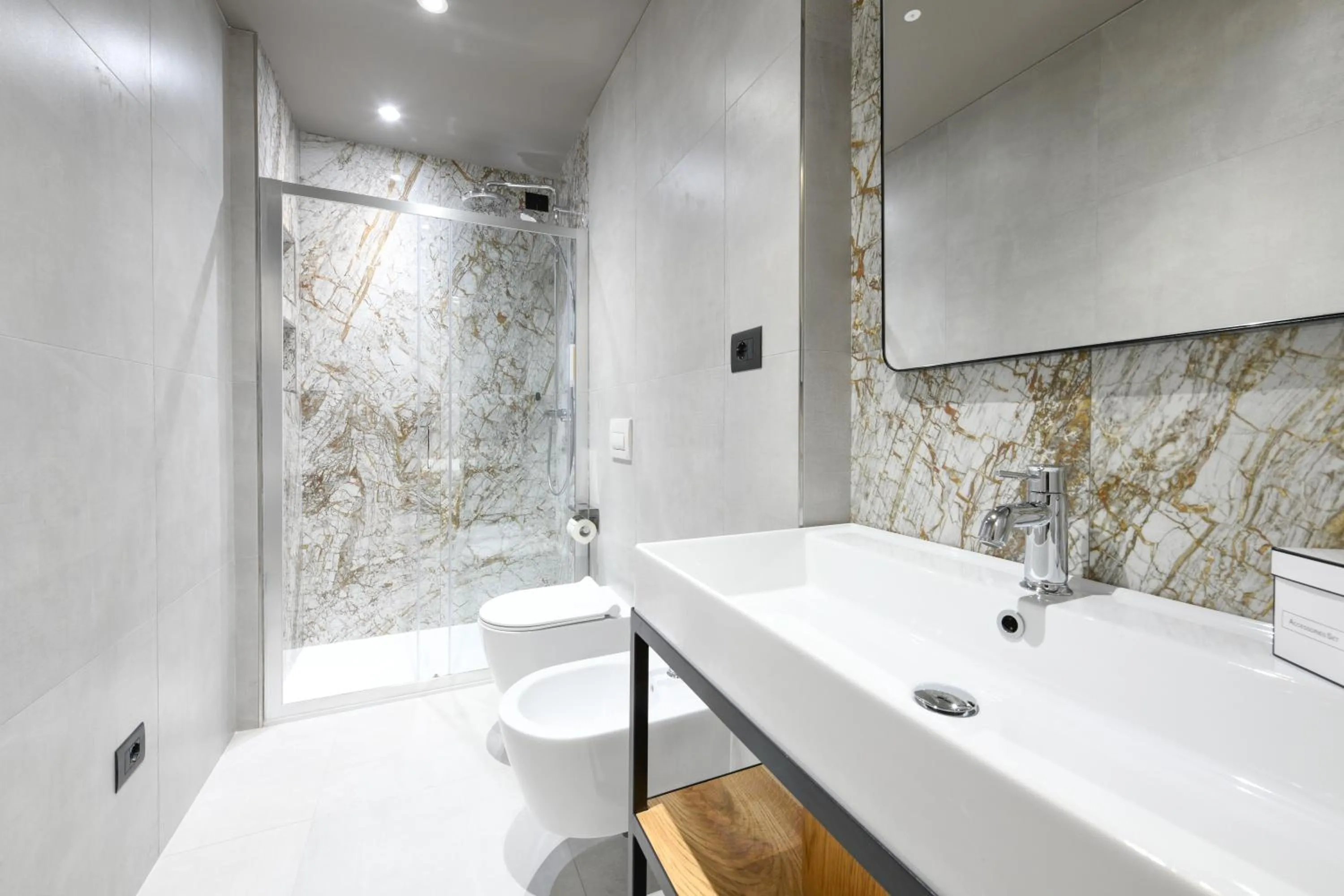 Bathroom in Hotel Arya by Mauro