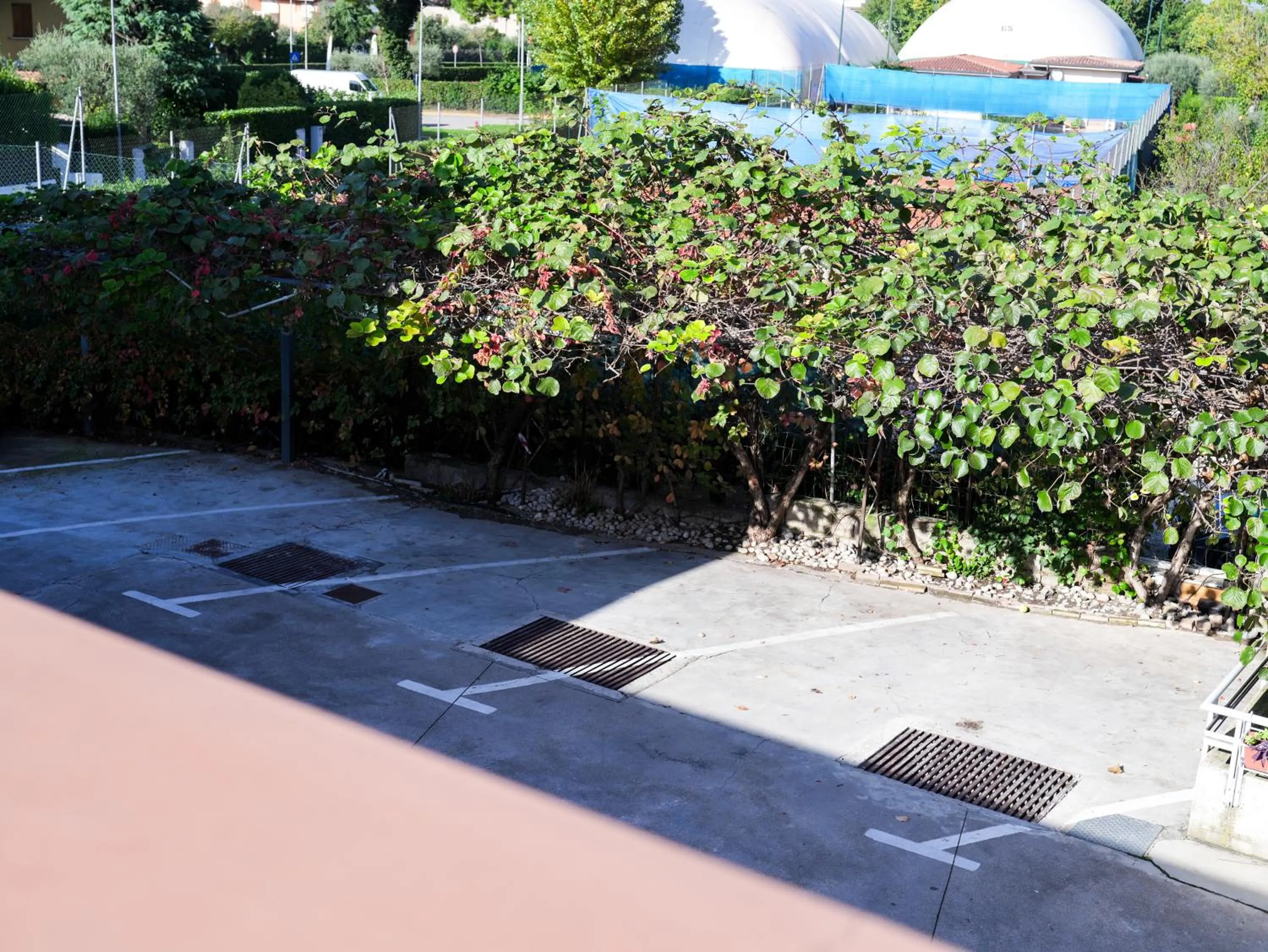 Parking in Hotel Arya by Mauro