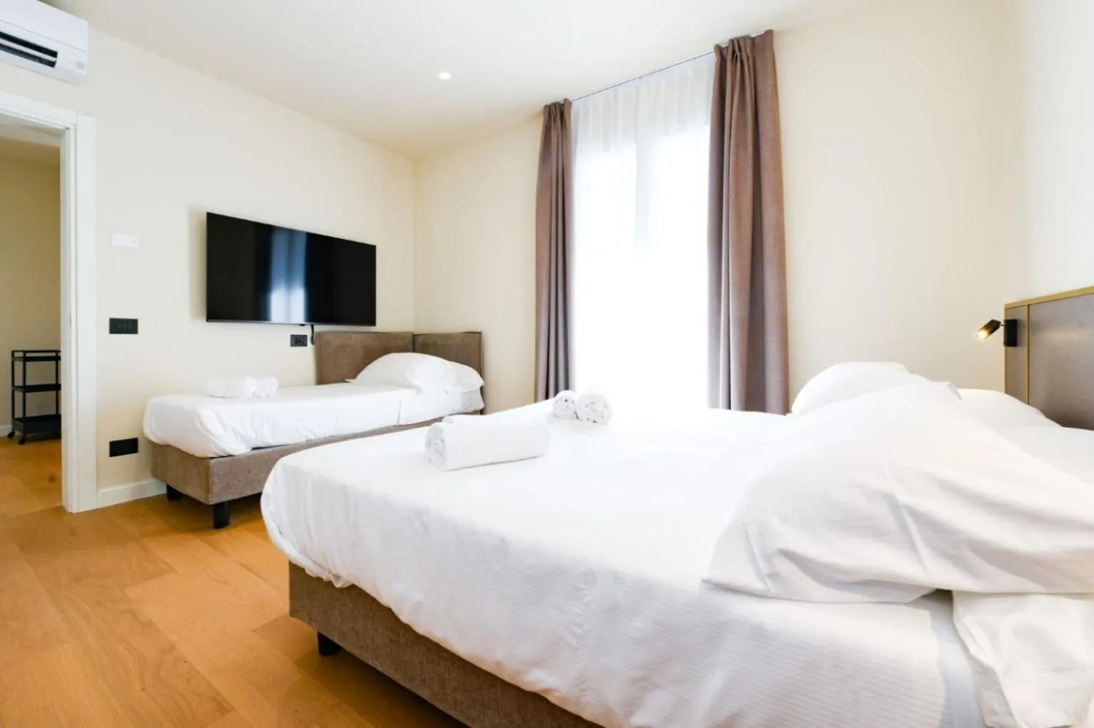 Bed in Best Western Hotel Arya