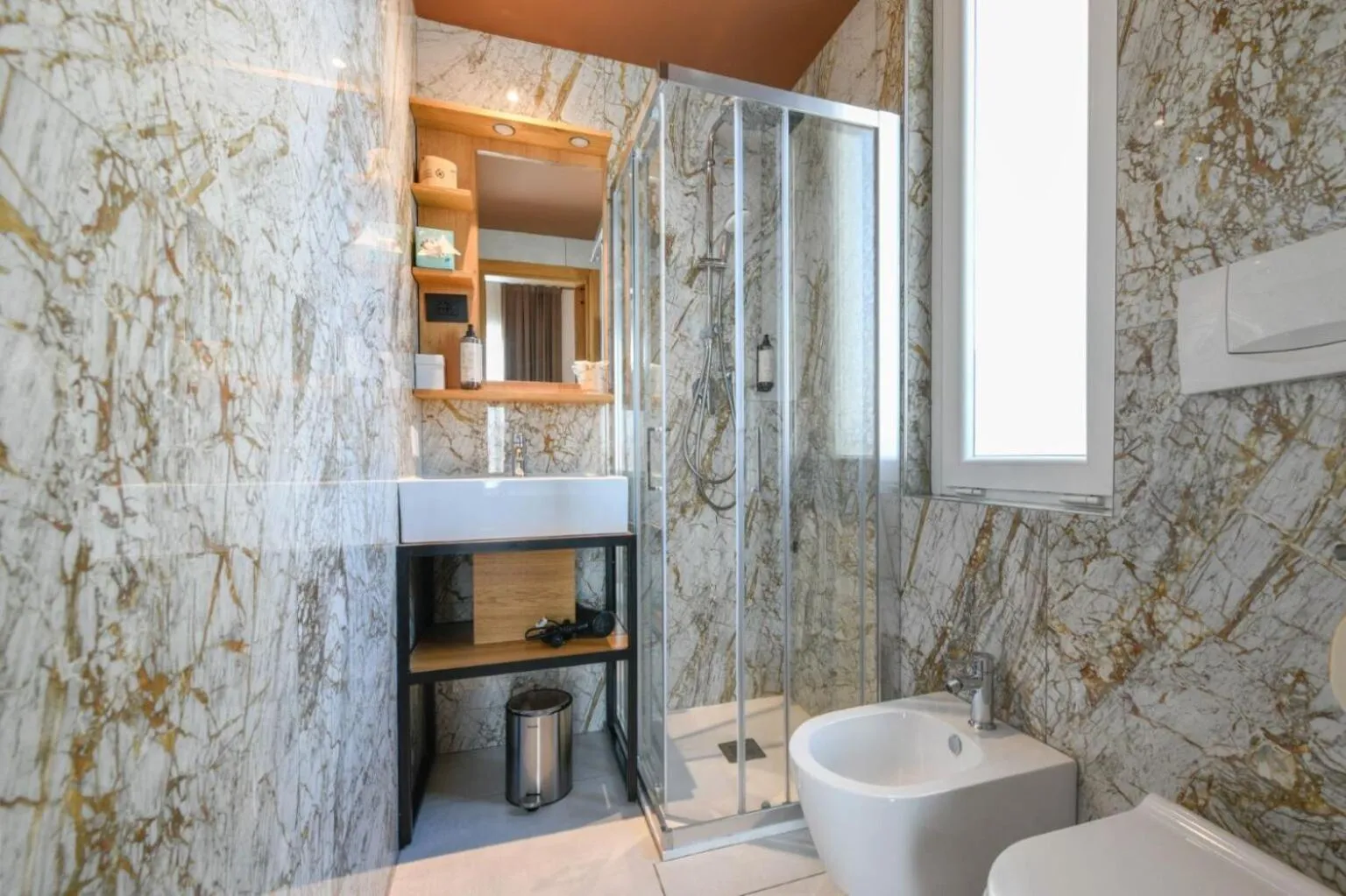 Shower in Best Western Hotel Arya