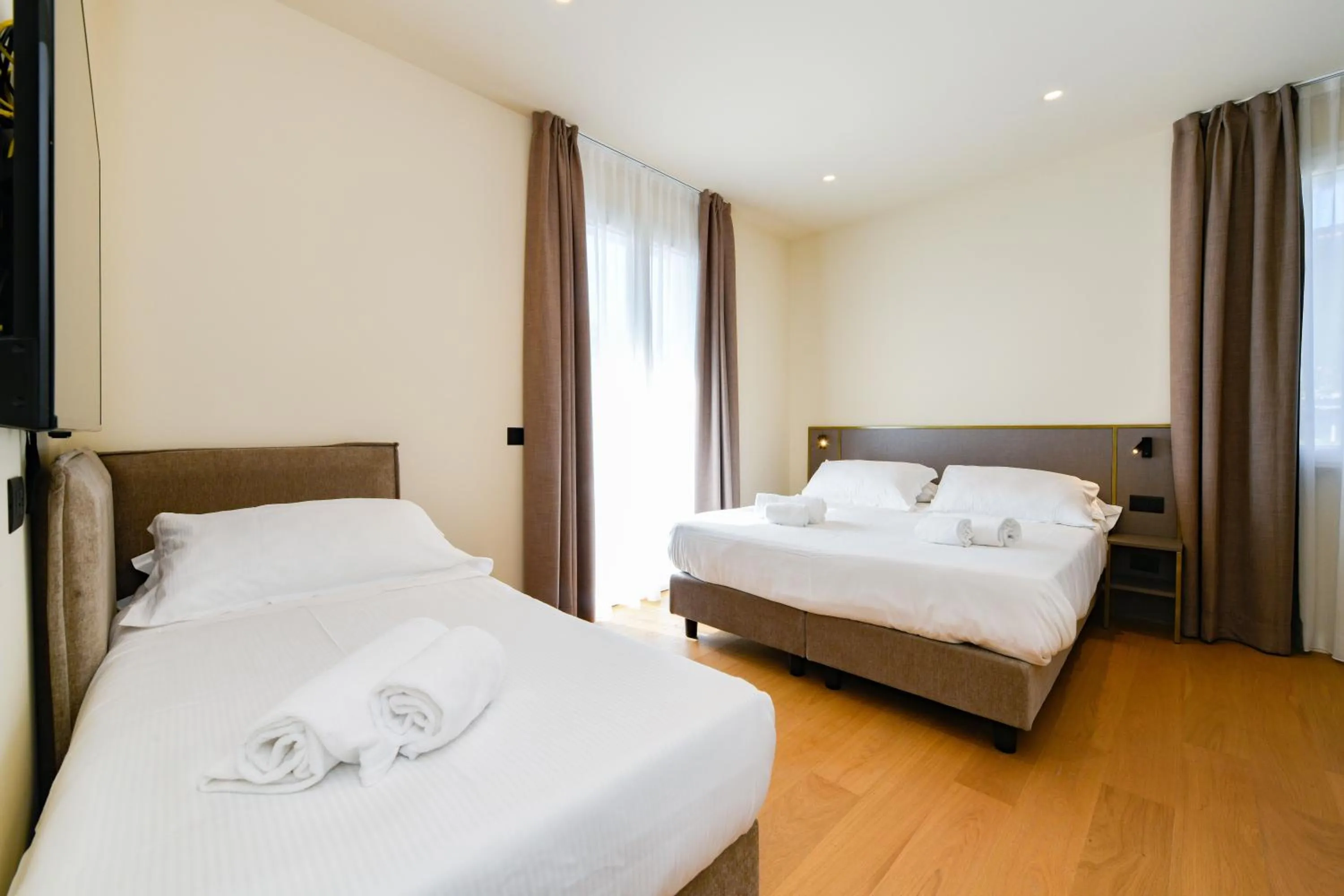 Bed in Best Western Hotel Arya