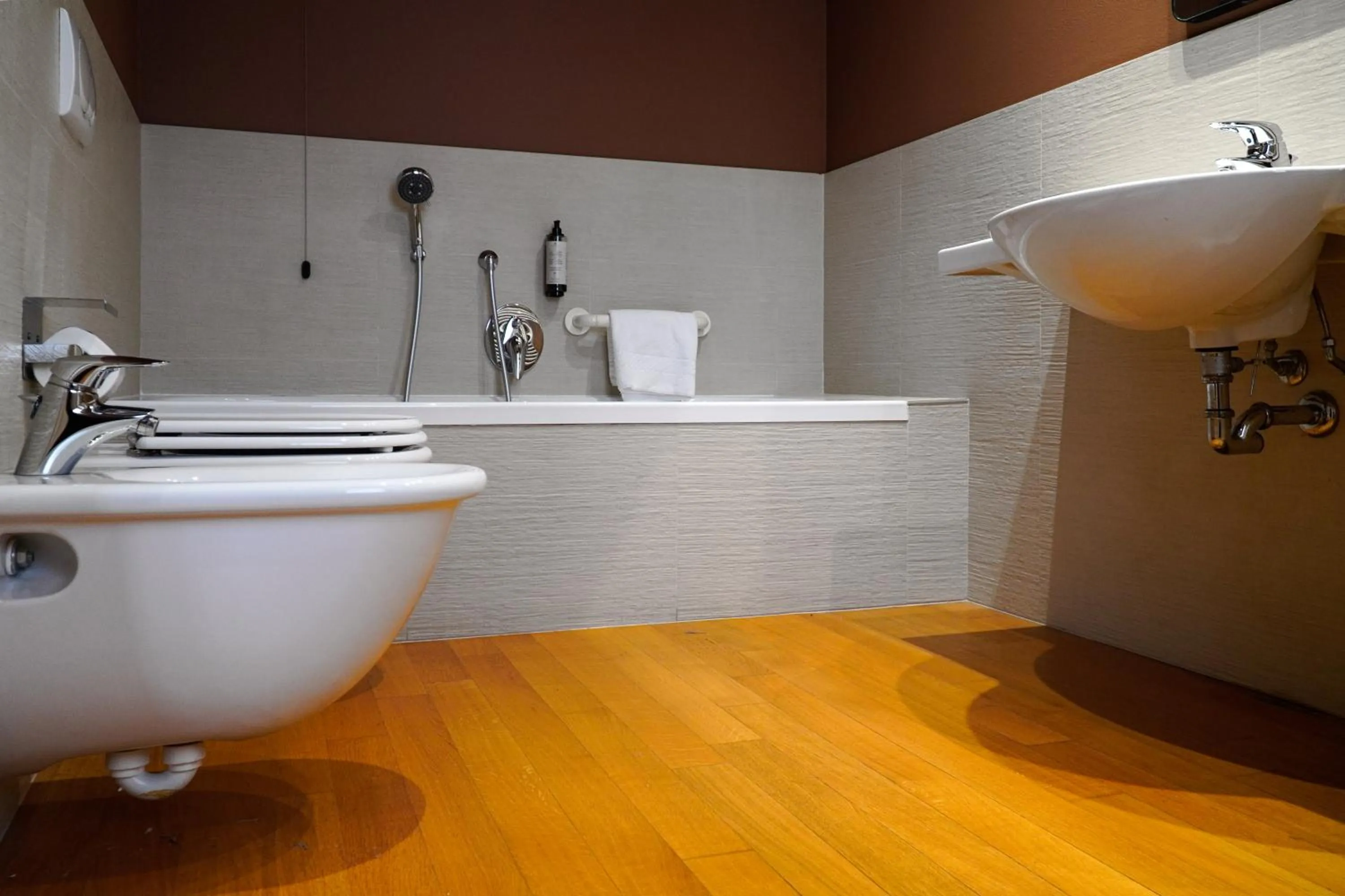 Toilet in Hotel Arya by Mauro