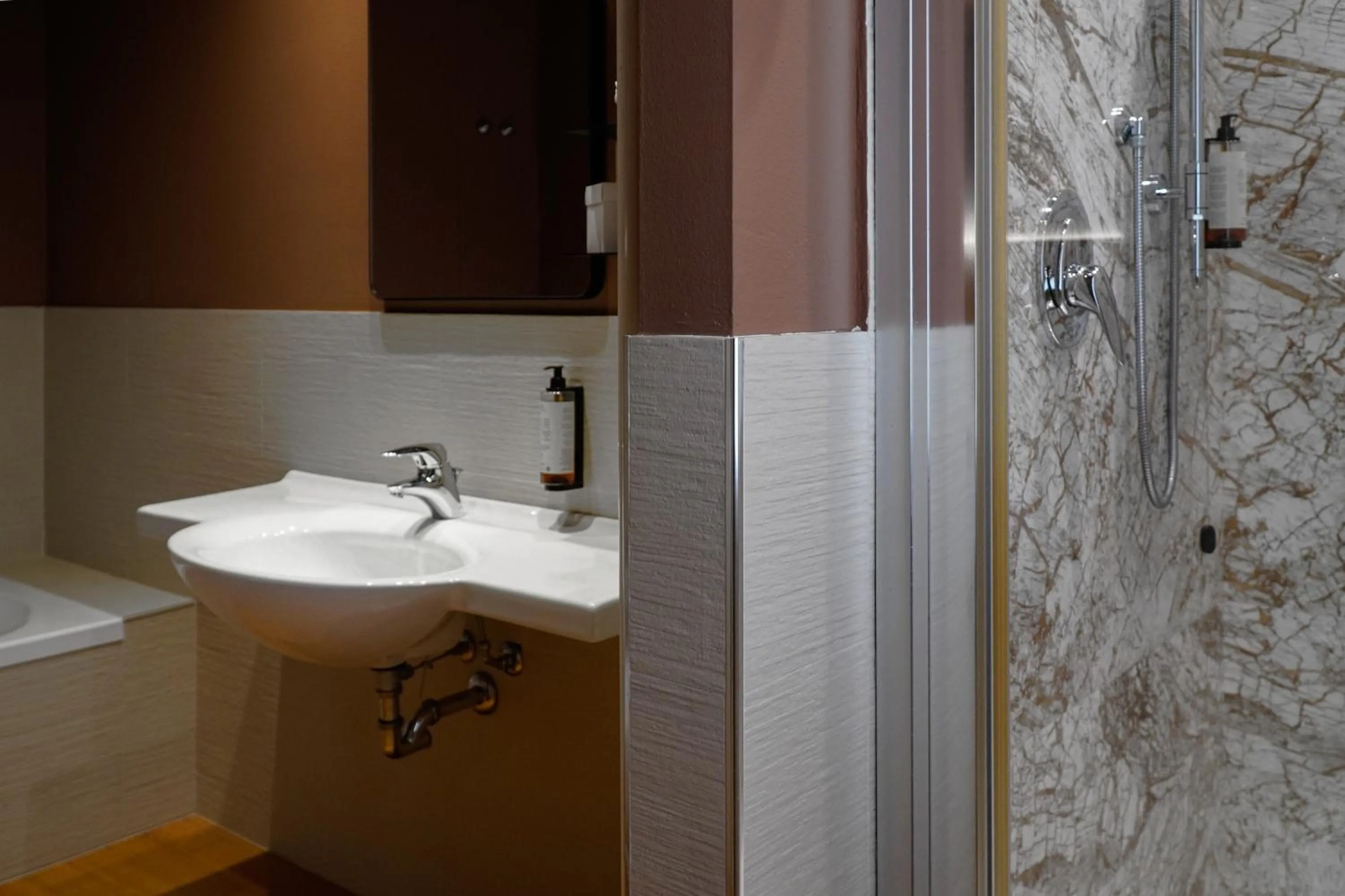 Bathroom in Hotel Arya by Mauro