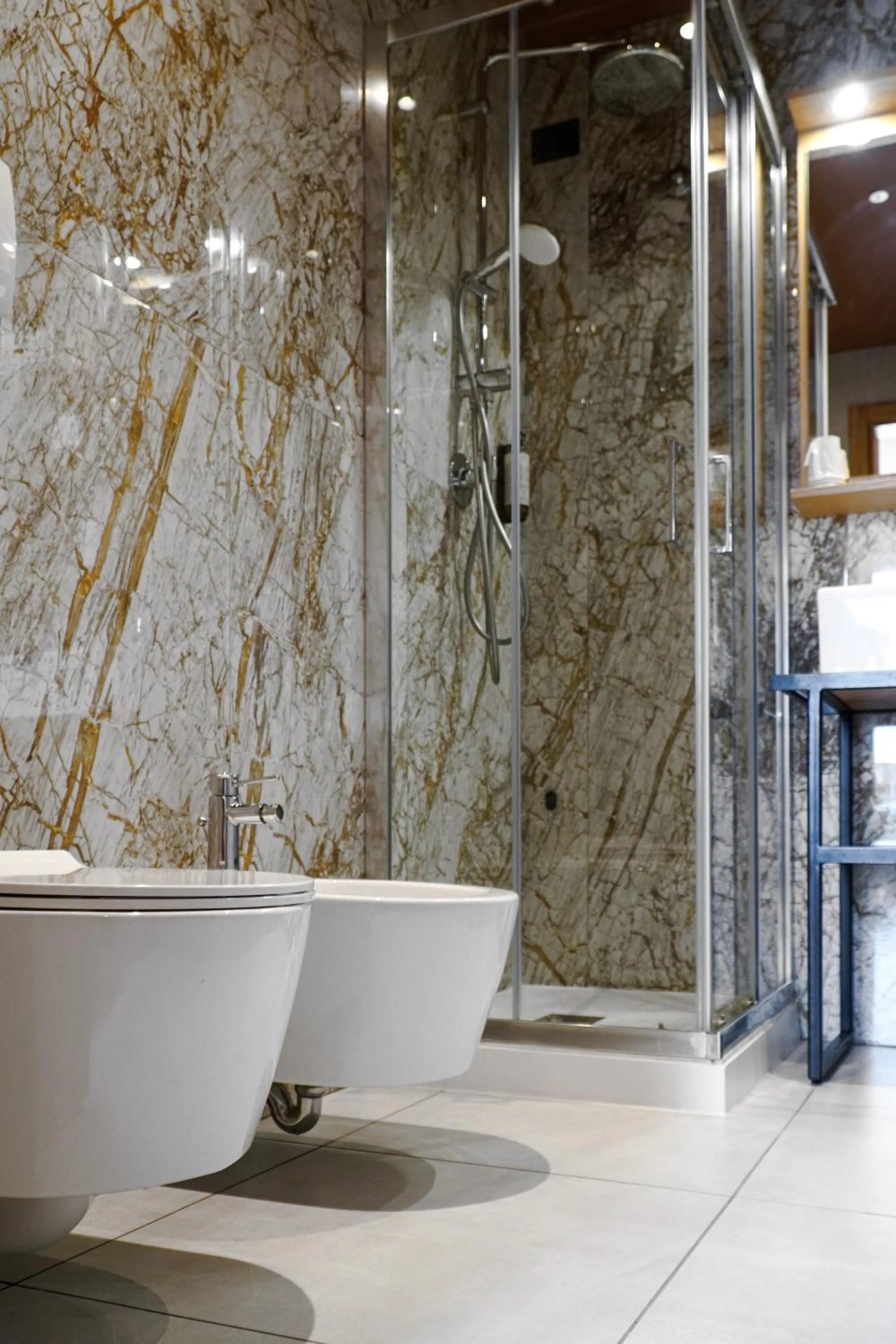 Bathroom in Hotel Arya by Mauro