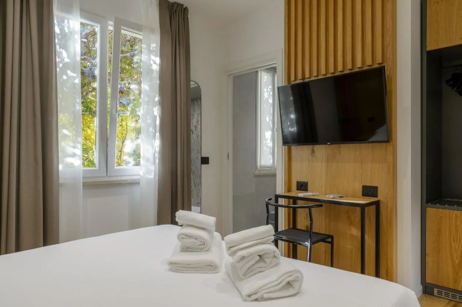 Bed in Best Western Hotel Arya