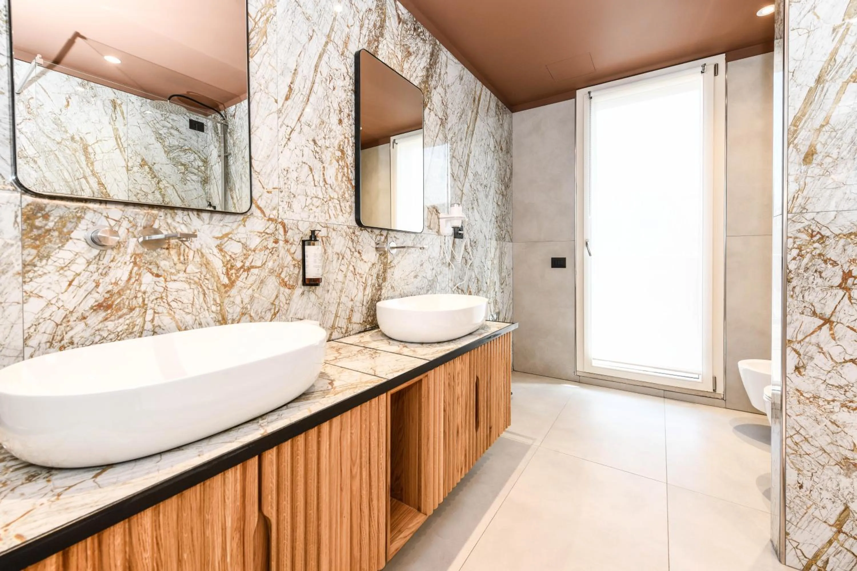 Bathroom in Hotel Arya by Mauro