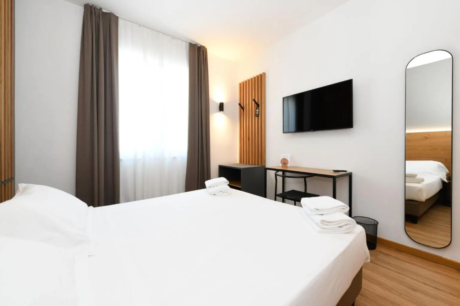 Bed in Best Western Hotel Arya