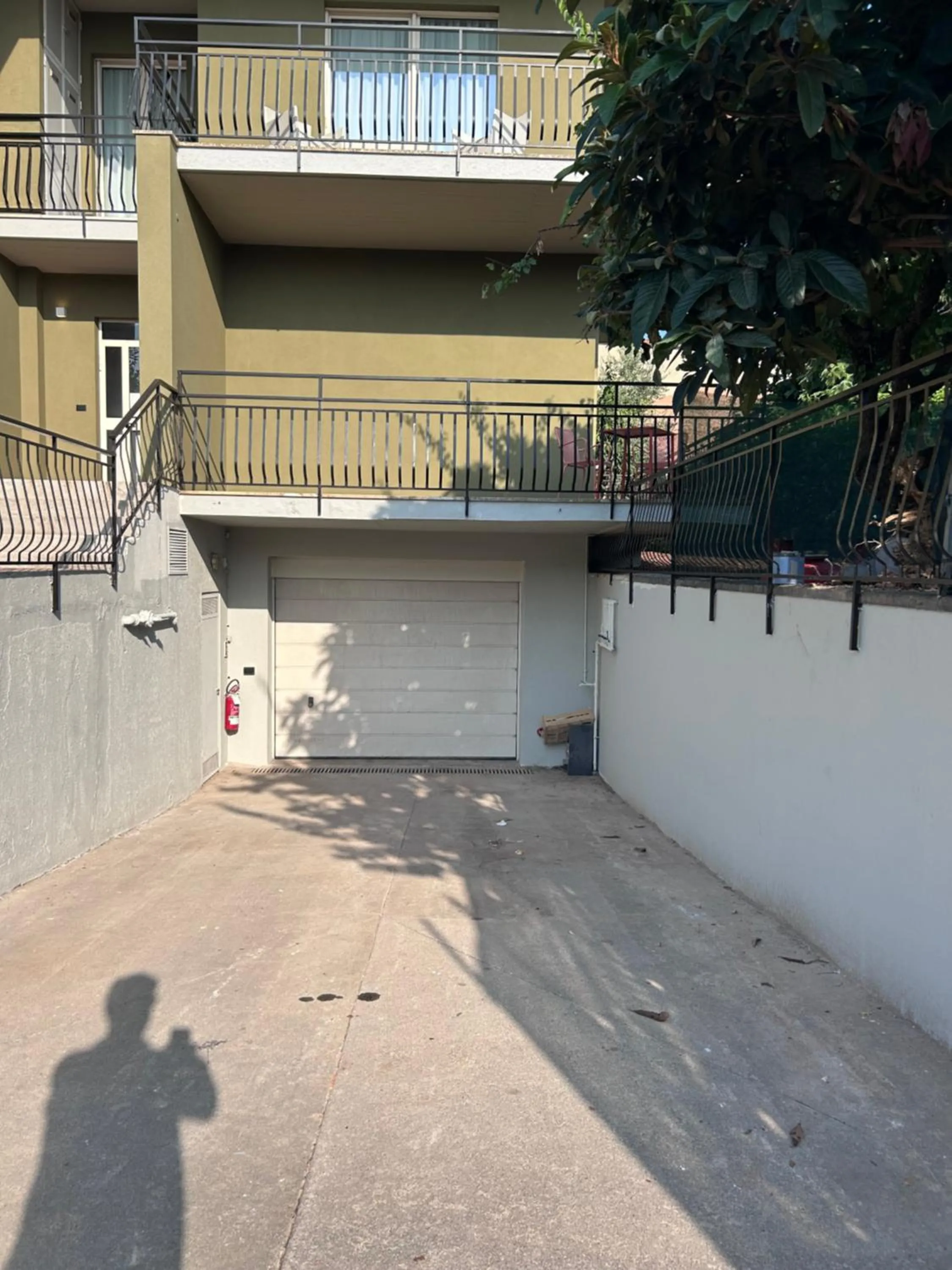 Parking in Hotel Arya by Mauro