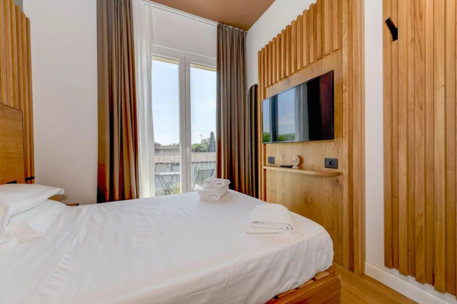 Bed in Best Western Hotel Arya