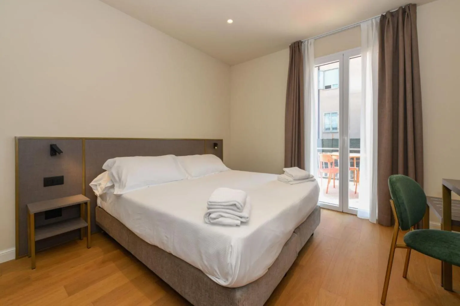 Bed in Best Western Hotel Arya