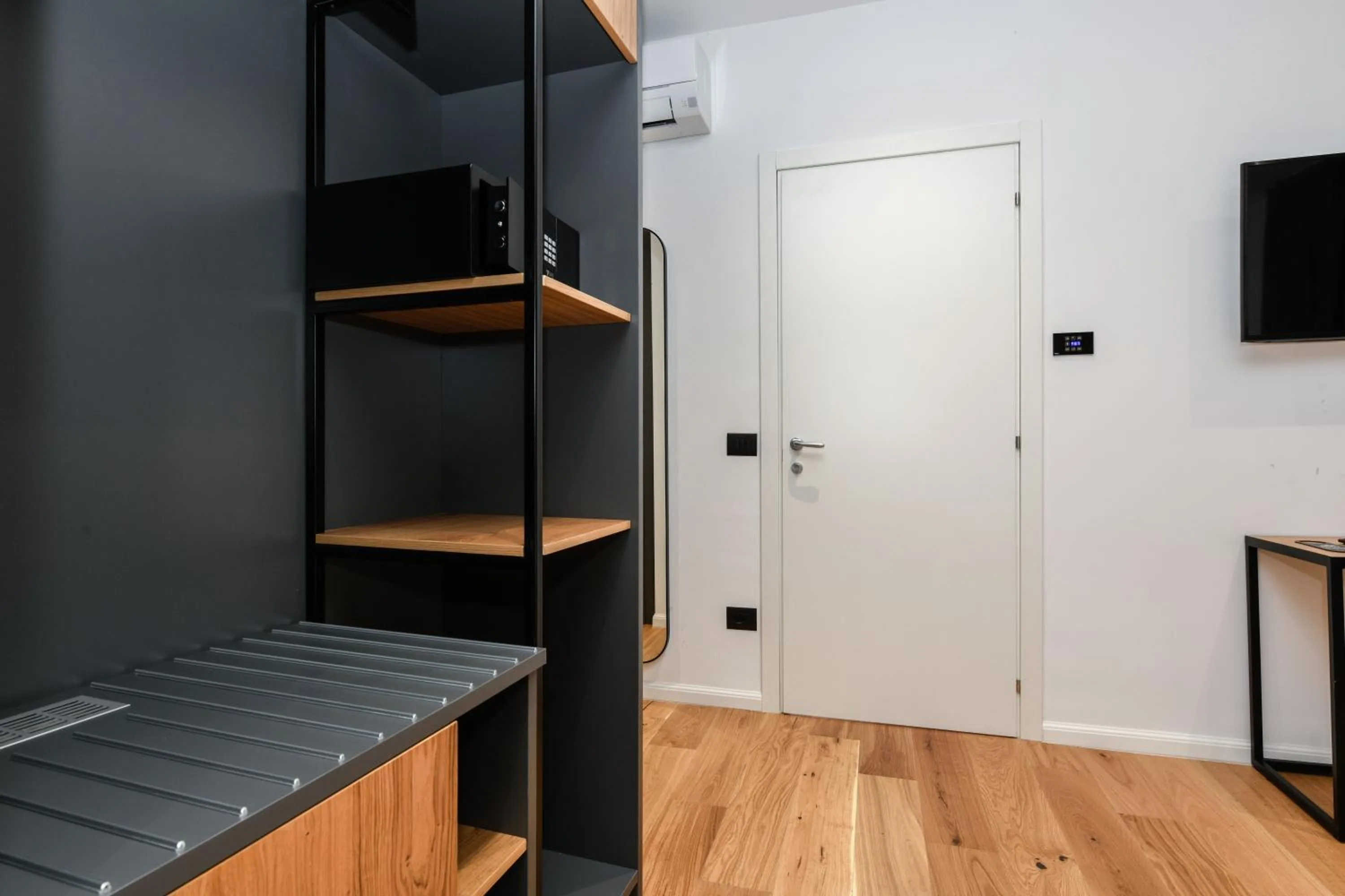 wardrobe in Hotel Arya by Mauro