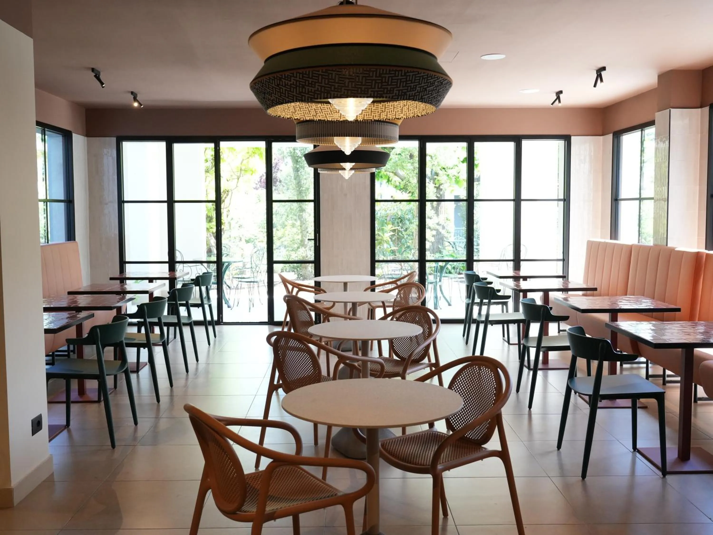 Restaurant/places to eat in Hotel Arya by Mauro