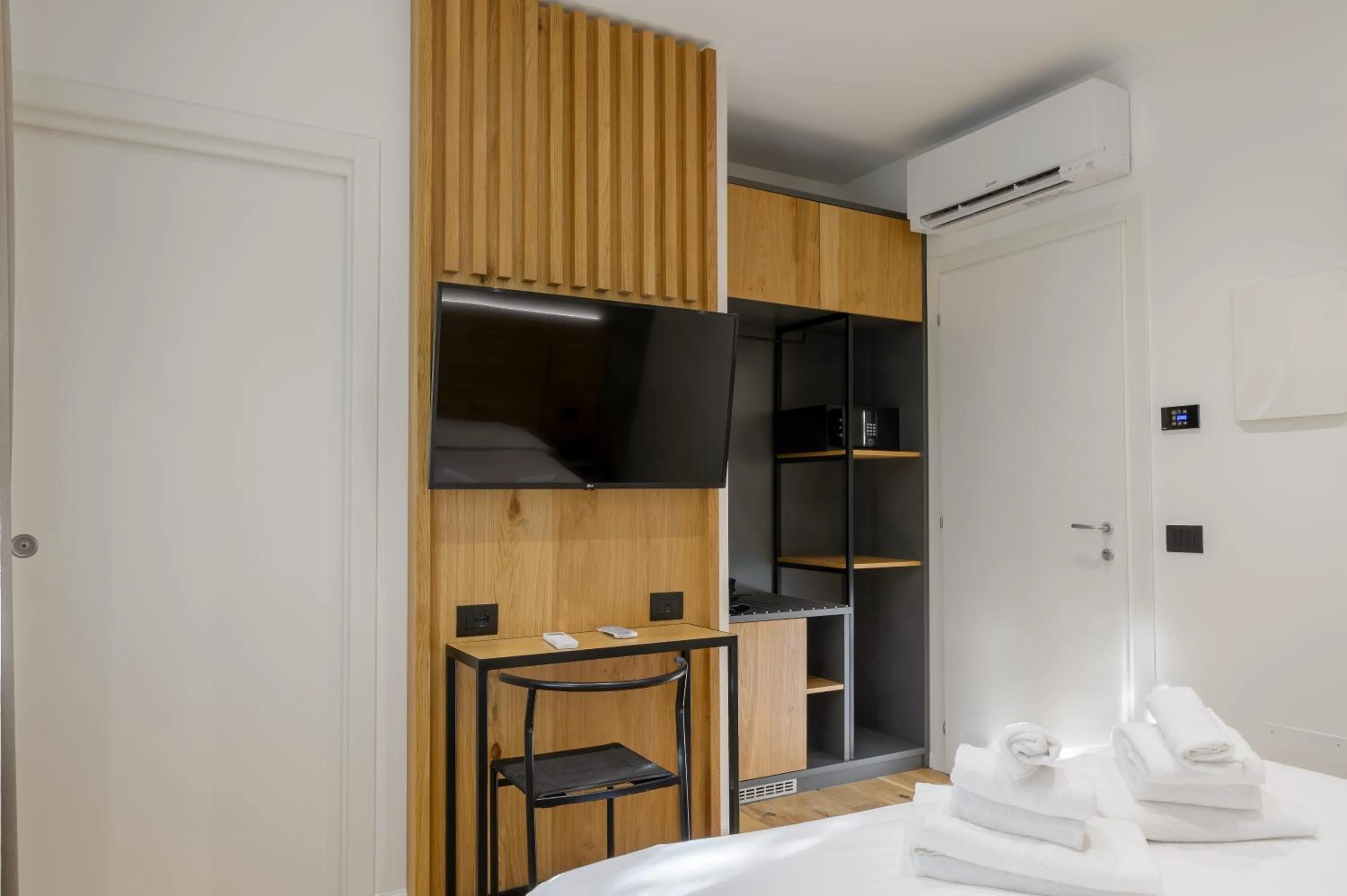 Bedroom in Hotel Arya by Mauro