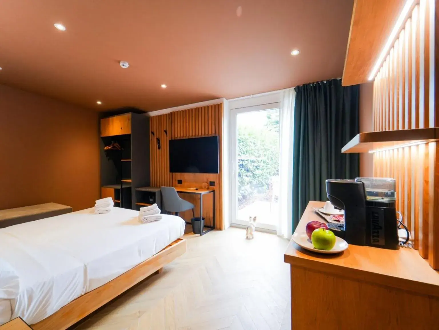 Superior Queen Room with Patio and Garden View - Non-Smoking in Best Western Hotel Arya Superior Queen Room with Patio and Garden View - Non-Smoking in Best Western Hotel Arya