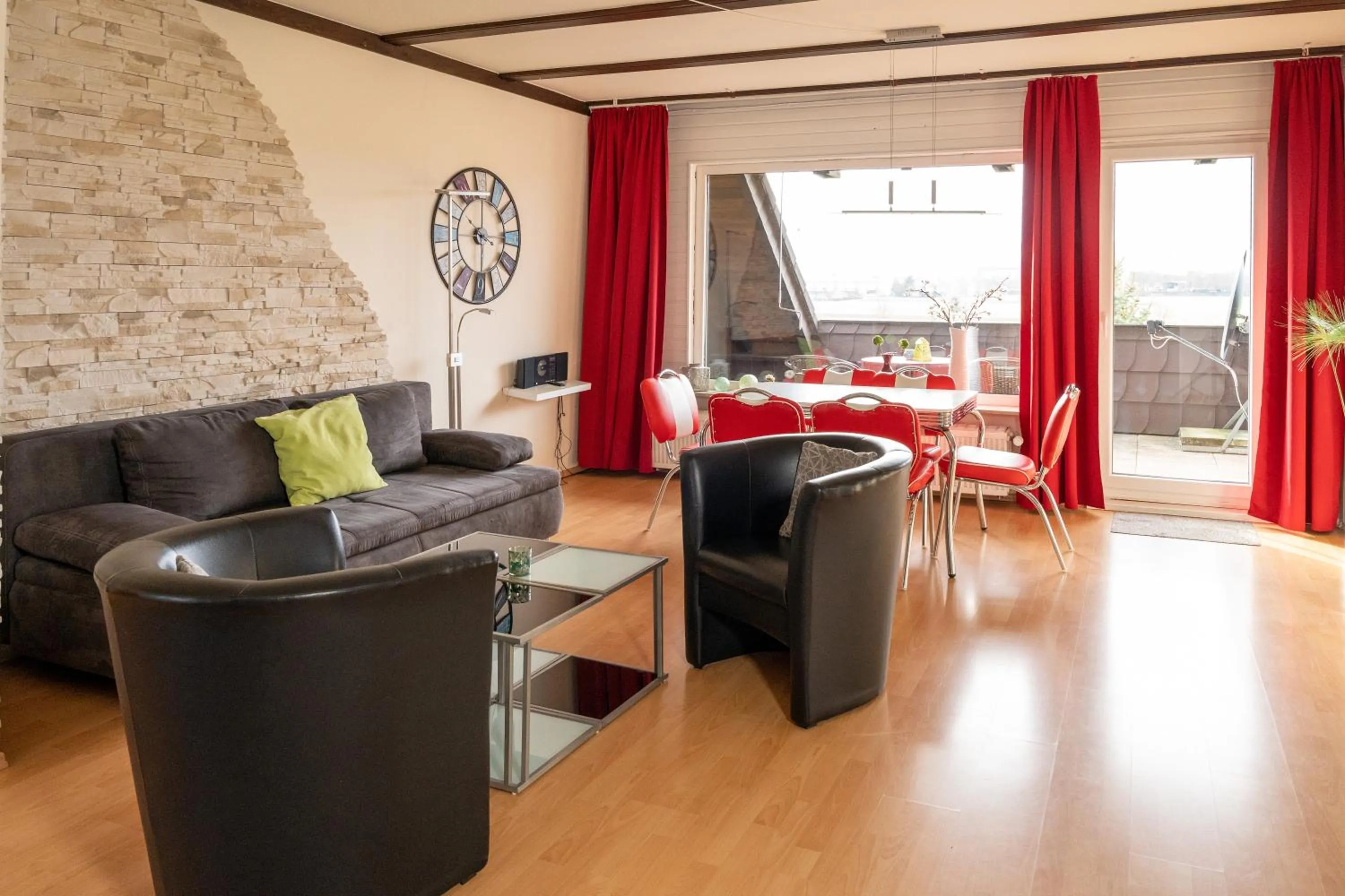 Art City-Studios Kassel 4 und 8, groß, modern, citynah, je 3 Schlafzimmer, kostenfreie Parkplätze, Süd-Balkons, ruhig, Herkulesblick