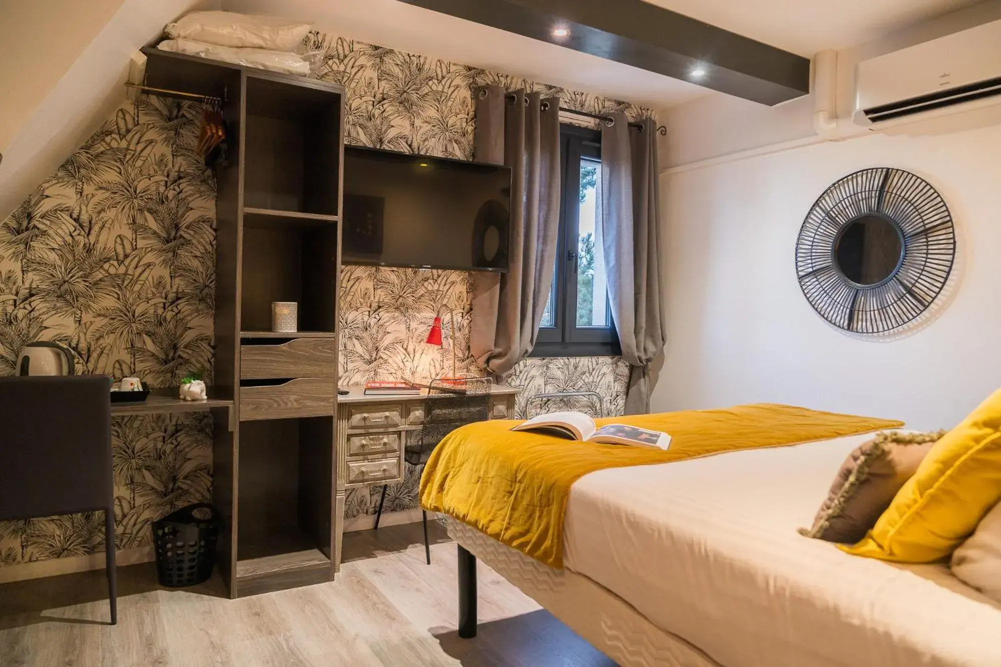 Standard Double Room in Les Terrasses de Saumur - Hôtel & Appartements - Restaurant & Spa (Logis) Standard Double Room in Les Terrasses de Saumur - Hôtel & Appartements - Restaurant & Spa (Logis)