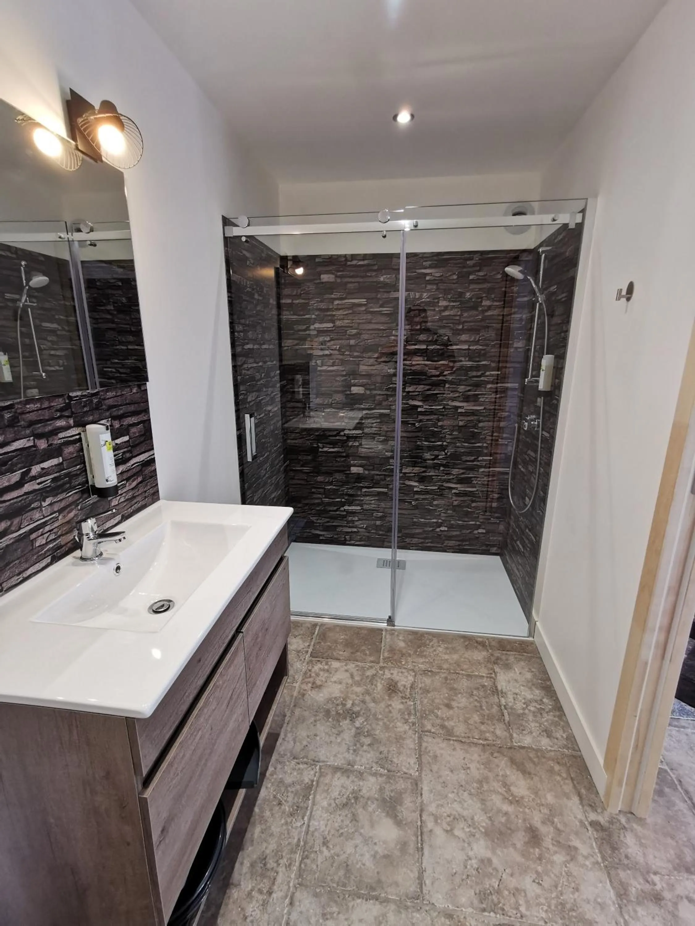 Bathroom in Les Terrasses de Saumur - Hôtel & Appartements - Restaurant & Spa (Logis)