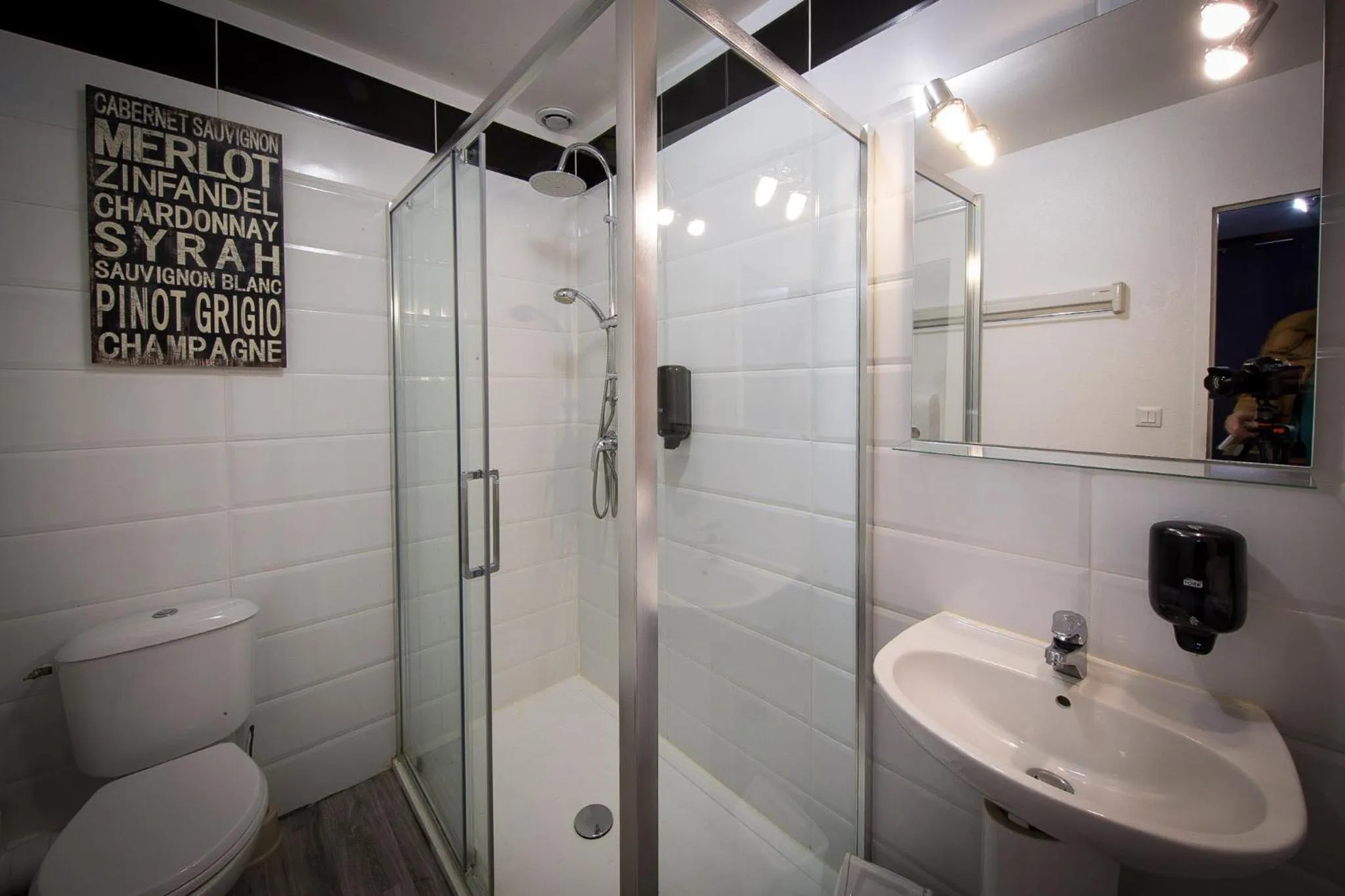 Bathroom in Les Terrasses de Saumur - Hôtel & Appartements - Restaurant & Spa (Logis)