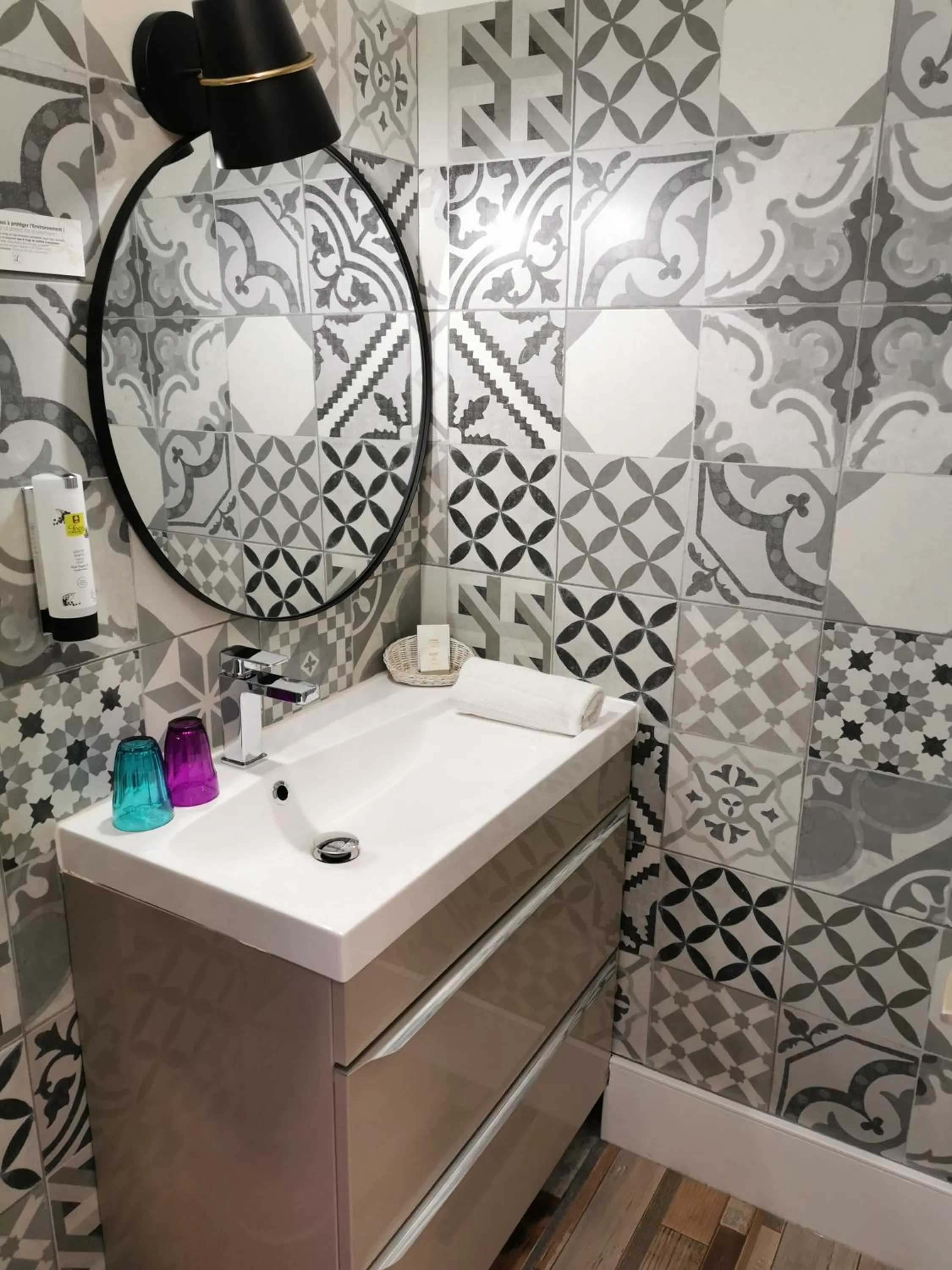 Bathroom in Les Terrasses de Saumur - Hôtel & Appartements - Restaurant & Spa (Logis)