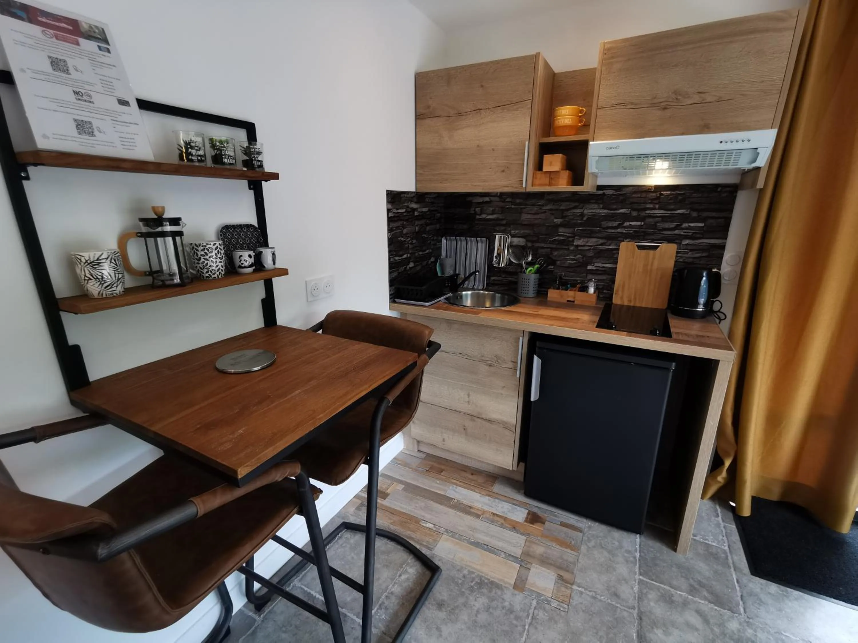 Kitchen or kitchenette in Les Terrasses de Saumur - Hôtel & Appartements - Restaurant & Spa (Logis)