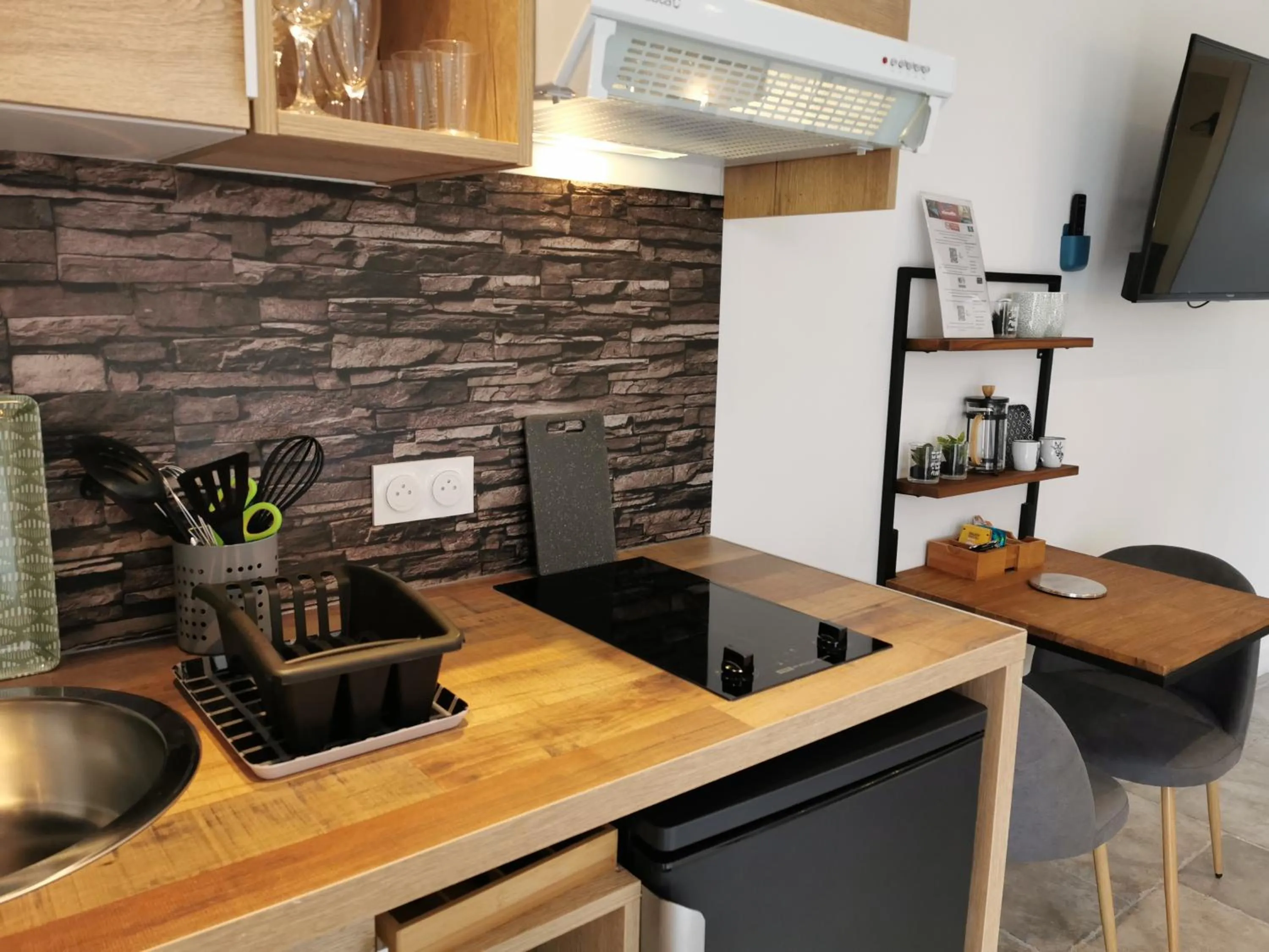 Kitchen or kitchenette in Les Terrasses de Saumur - Hôtel & Appartements - Restaurant & Spa (Logis)