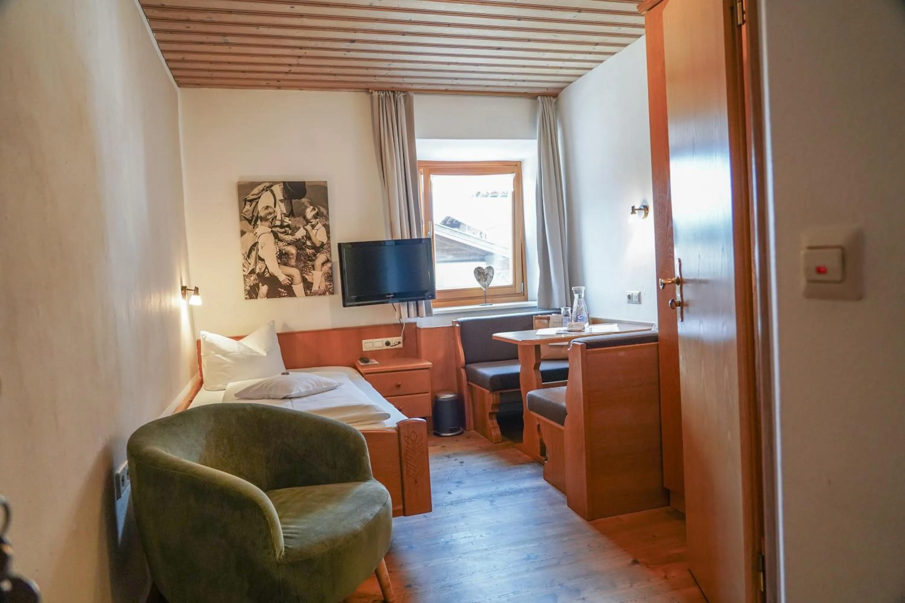 Living room, Bed in Beim Nuihausa