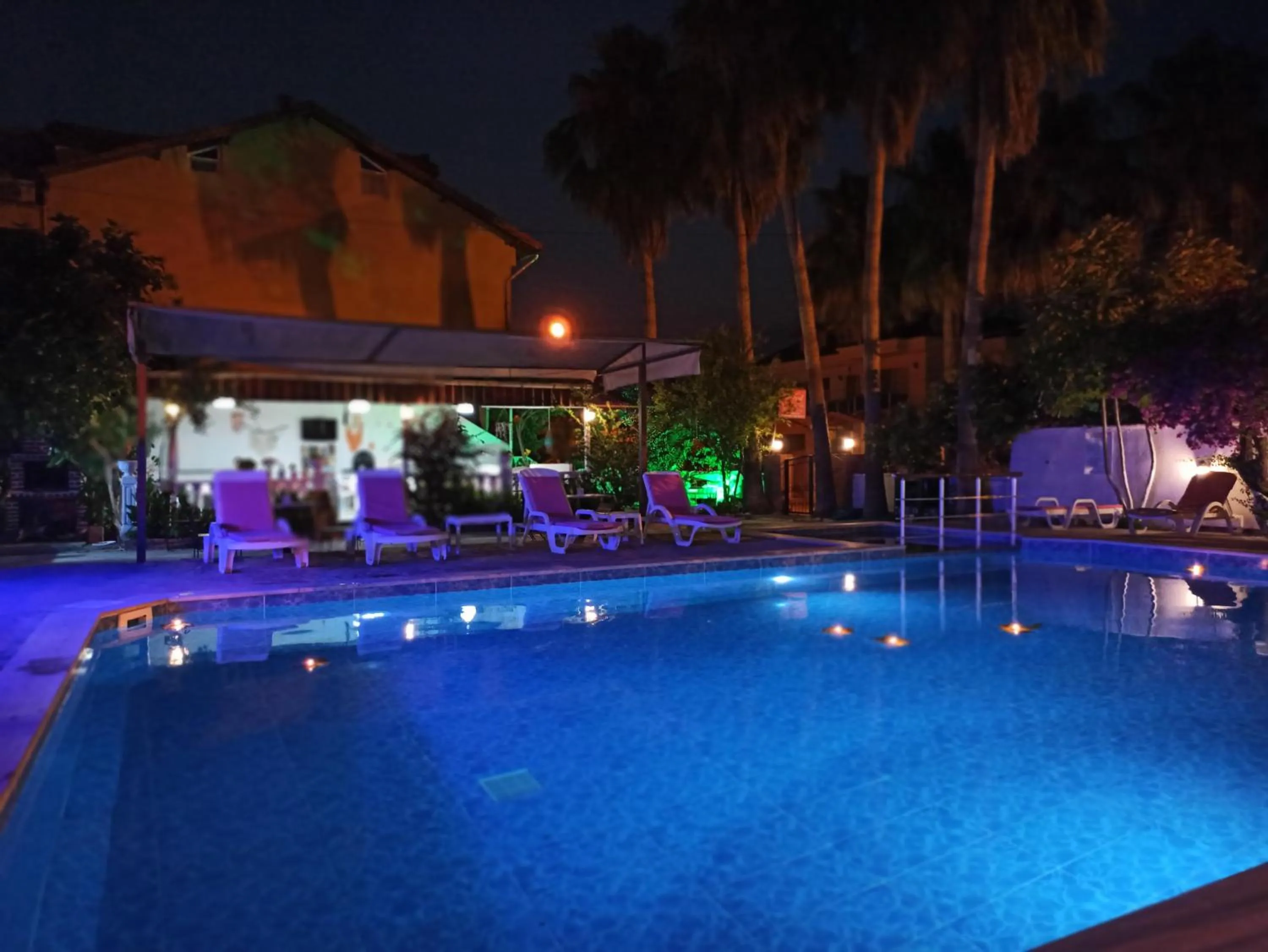 Swimming pool in Işıl Suit Apart Otel