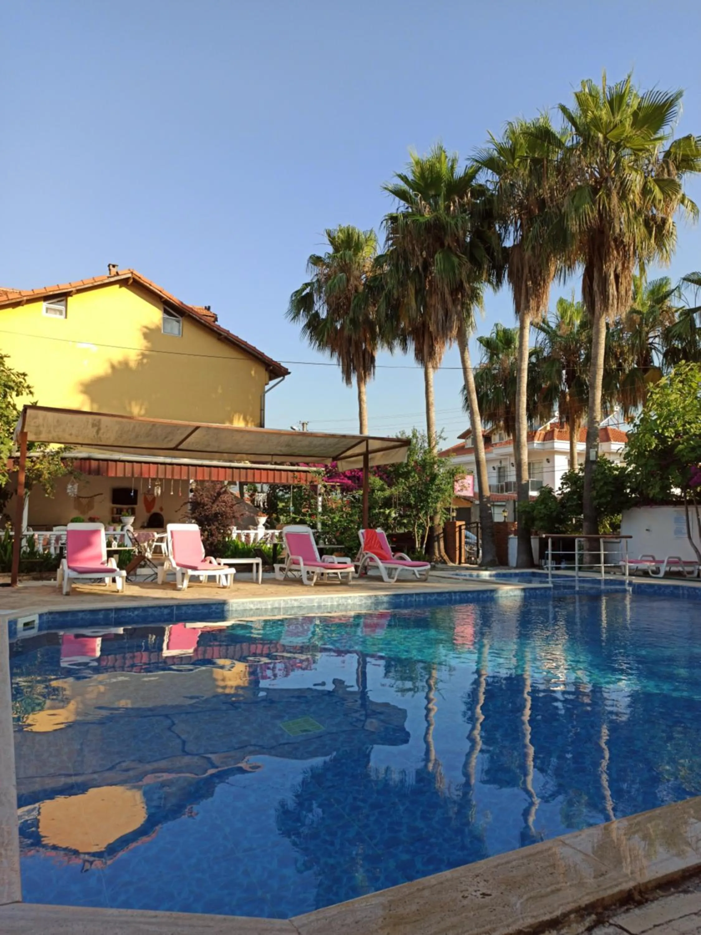 Swimming pool in Işıl Suit Apart Otel