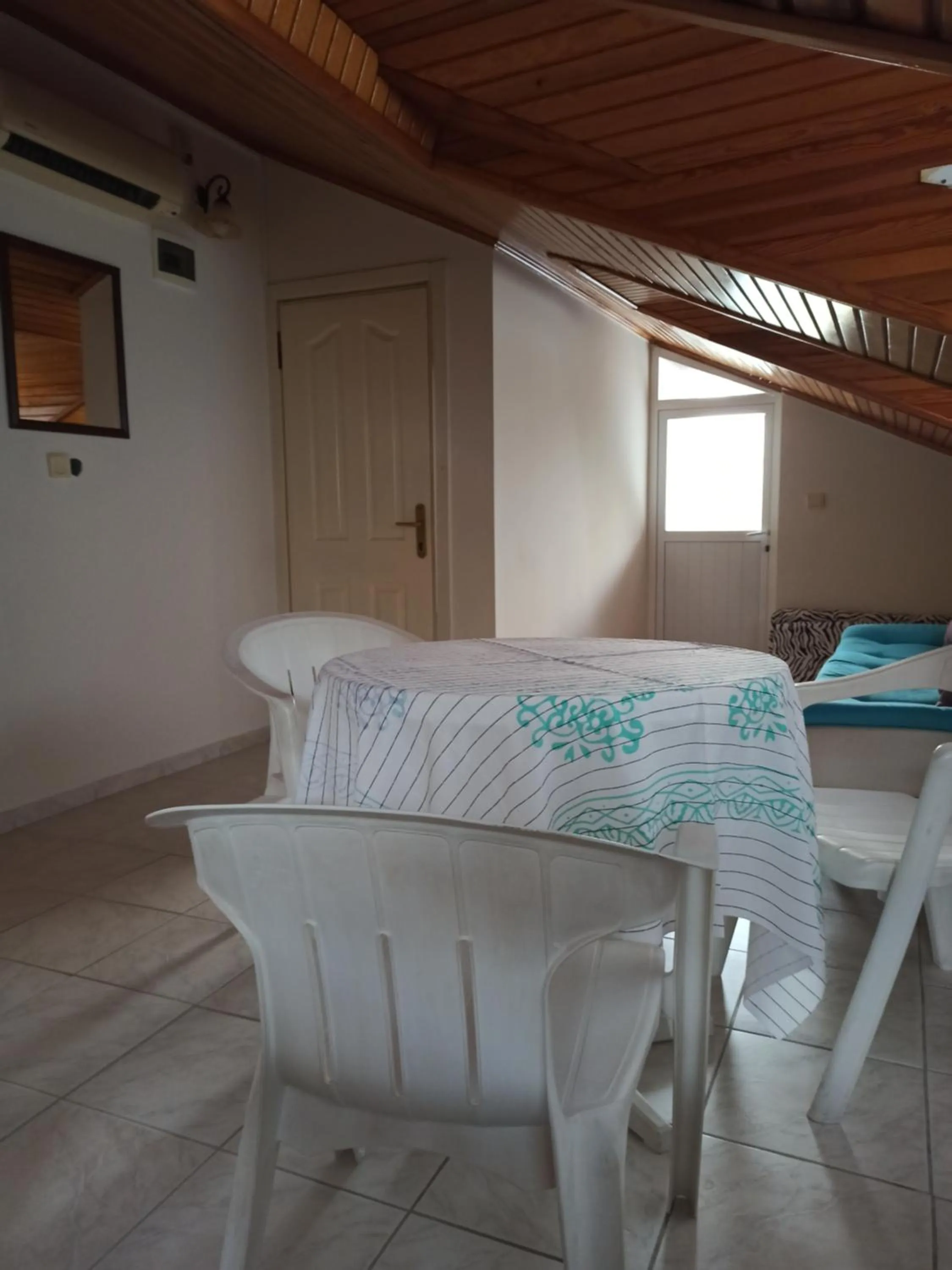 Photo of the whole room in Işıl Suit Apart Otel