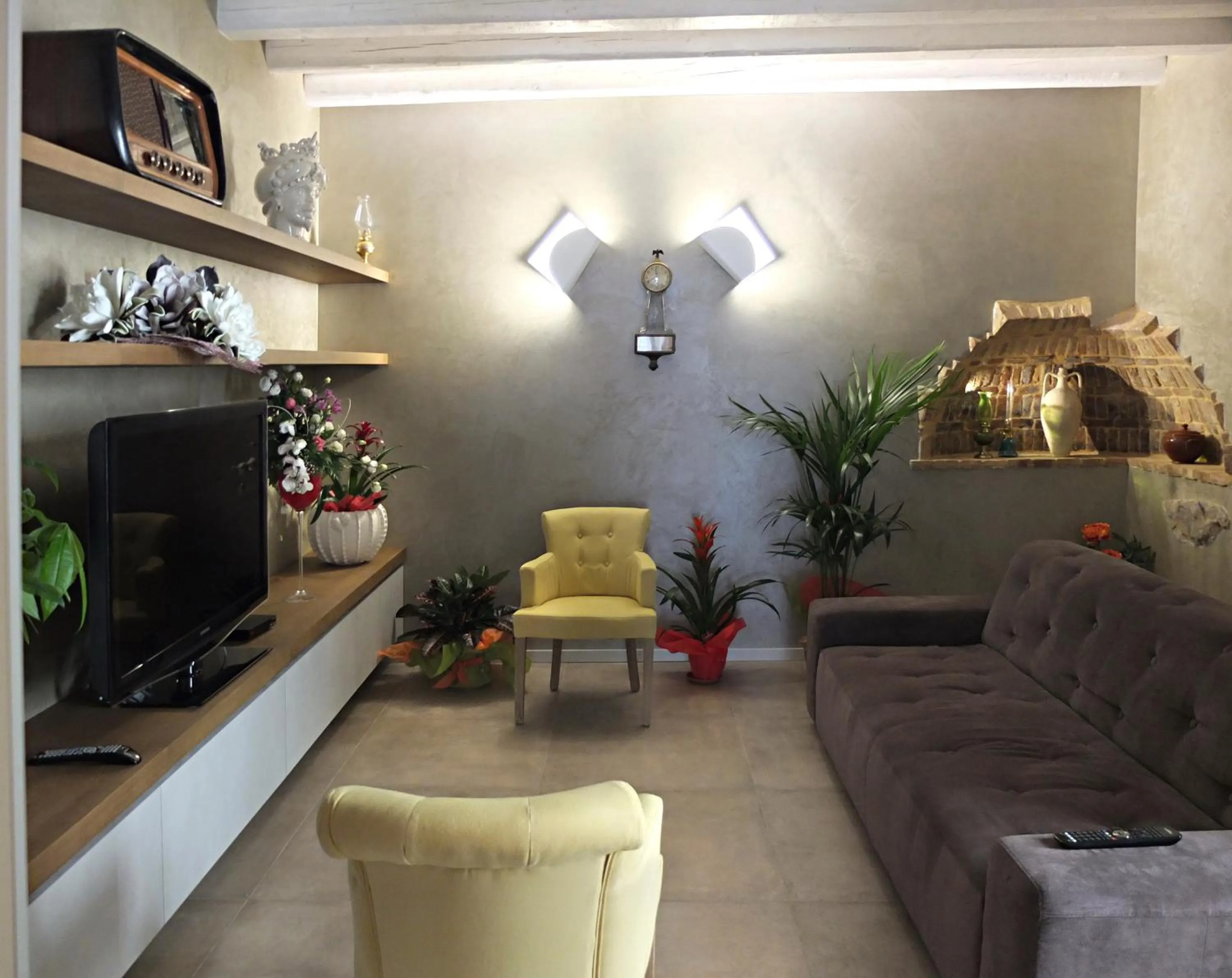 Communal lounge/ TV room in Notti O' Tunn Luxury Rooms in centro