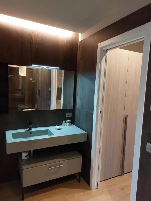 Bathroom in Notti O' Tunn Luxury Rooms in centro