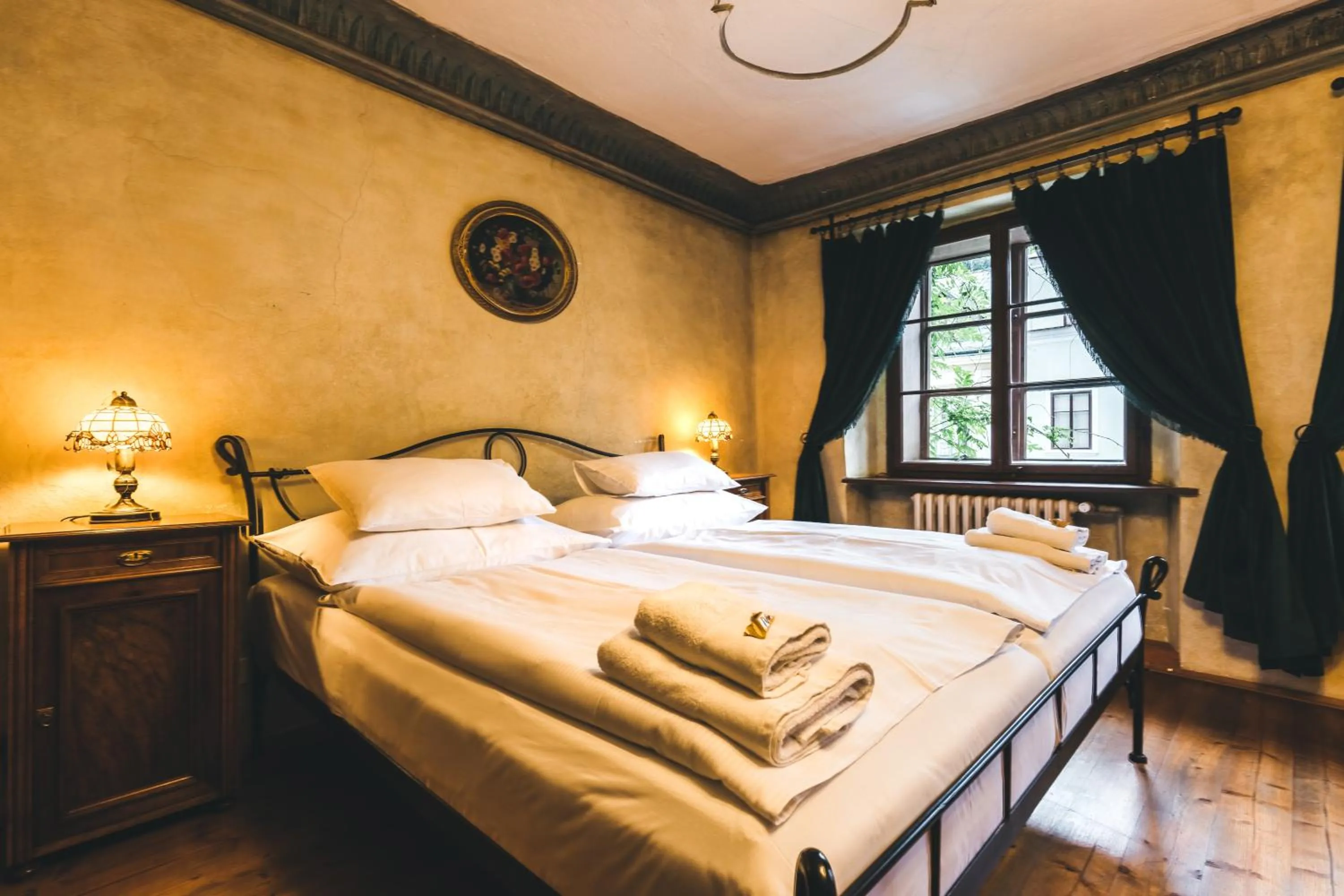 Bed in Alt Straninger