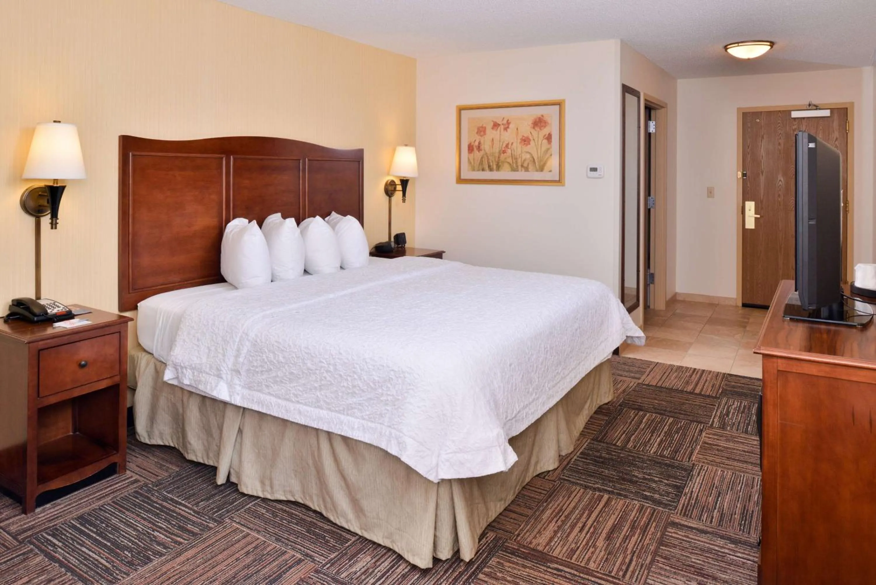 Photo of the whole room, Bed in Hampton Inn Elkhart