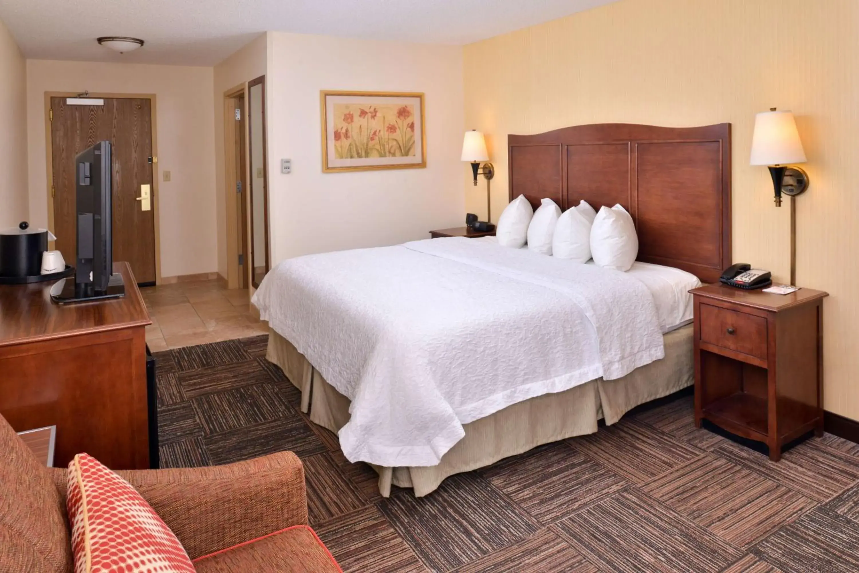 King Room with King Bed - Non-Smoking in Hampton Inn Elkhart King Room with King Bed - Non-Smoking in Hampton Inn Elkhart