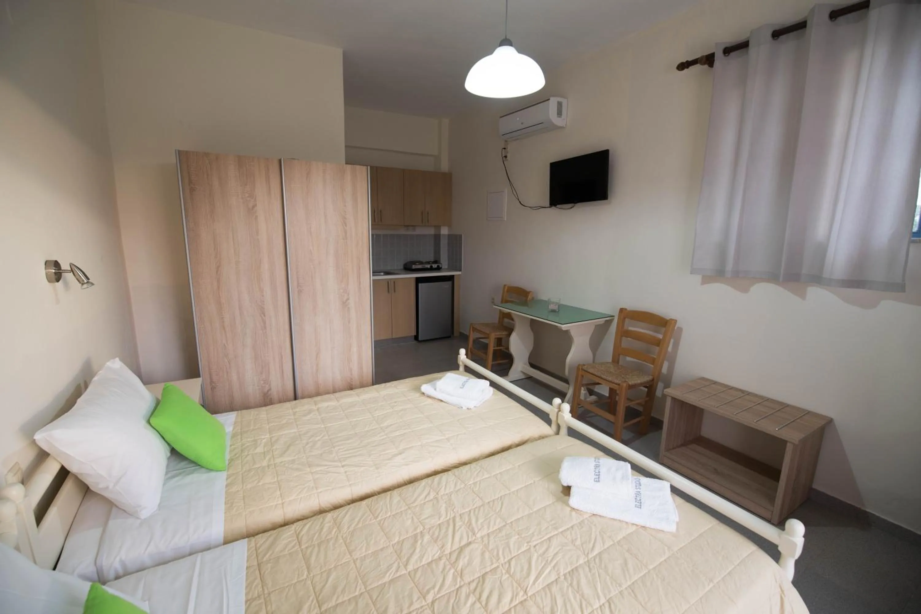 Photo of the whole room, Bed in Electra Studios