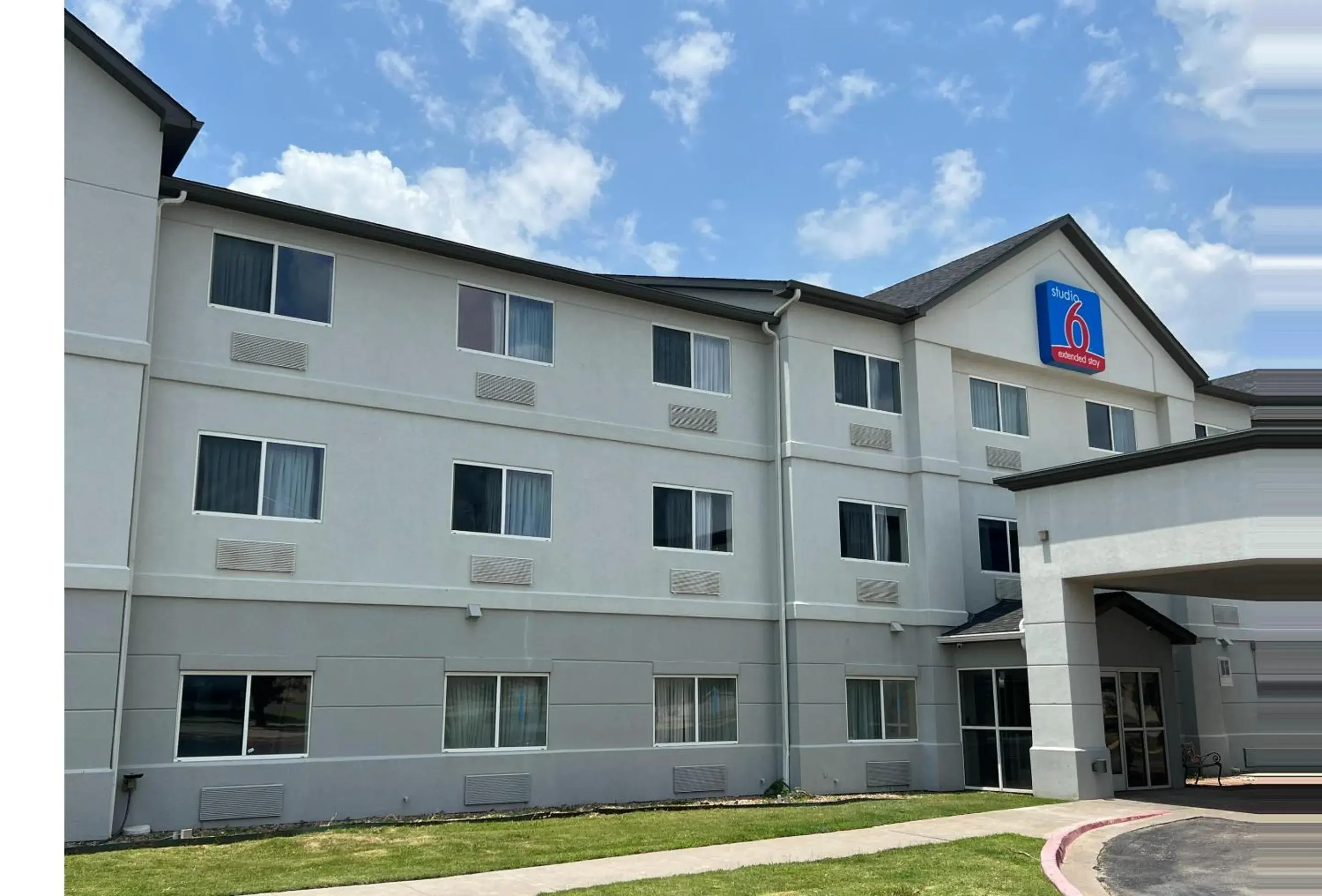 Facade/entrance in Studio 6 Oklahoma City, OK South Facade/entrance in Studio 6 Oklahoma City, OK South